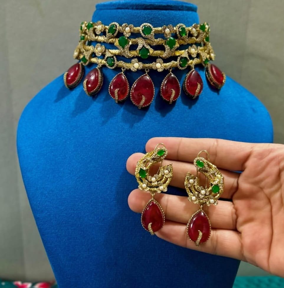 Jiya Doublet Choket Set- Red Green