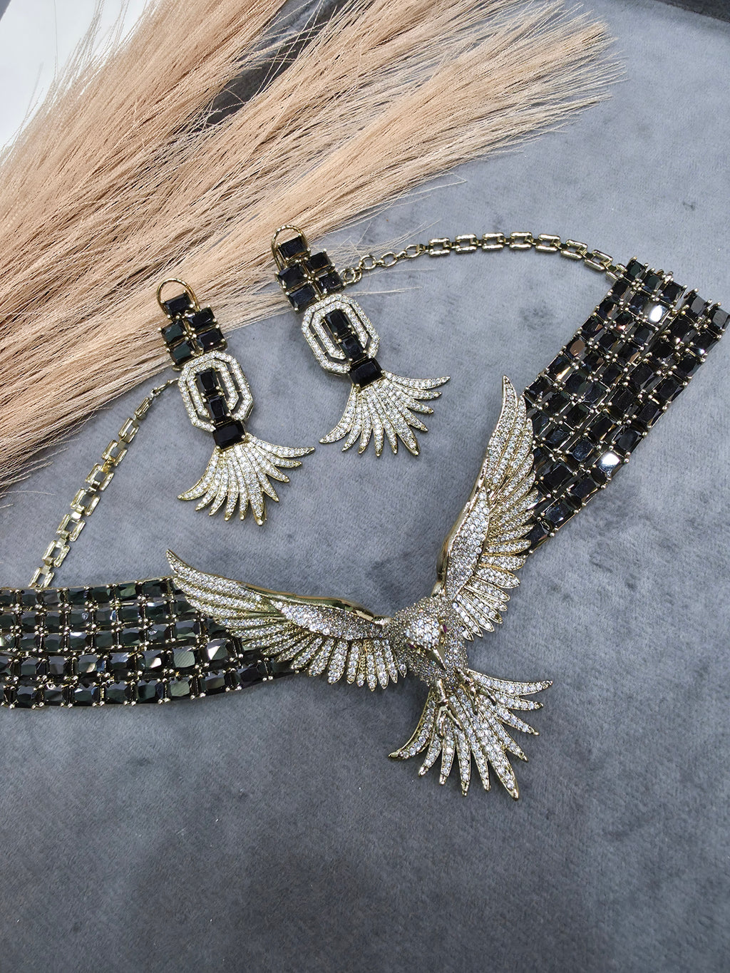 Free Spirit Flying Bird Collar Choker Necklace Set- Black