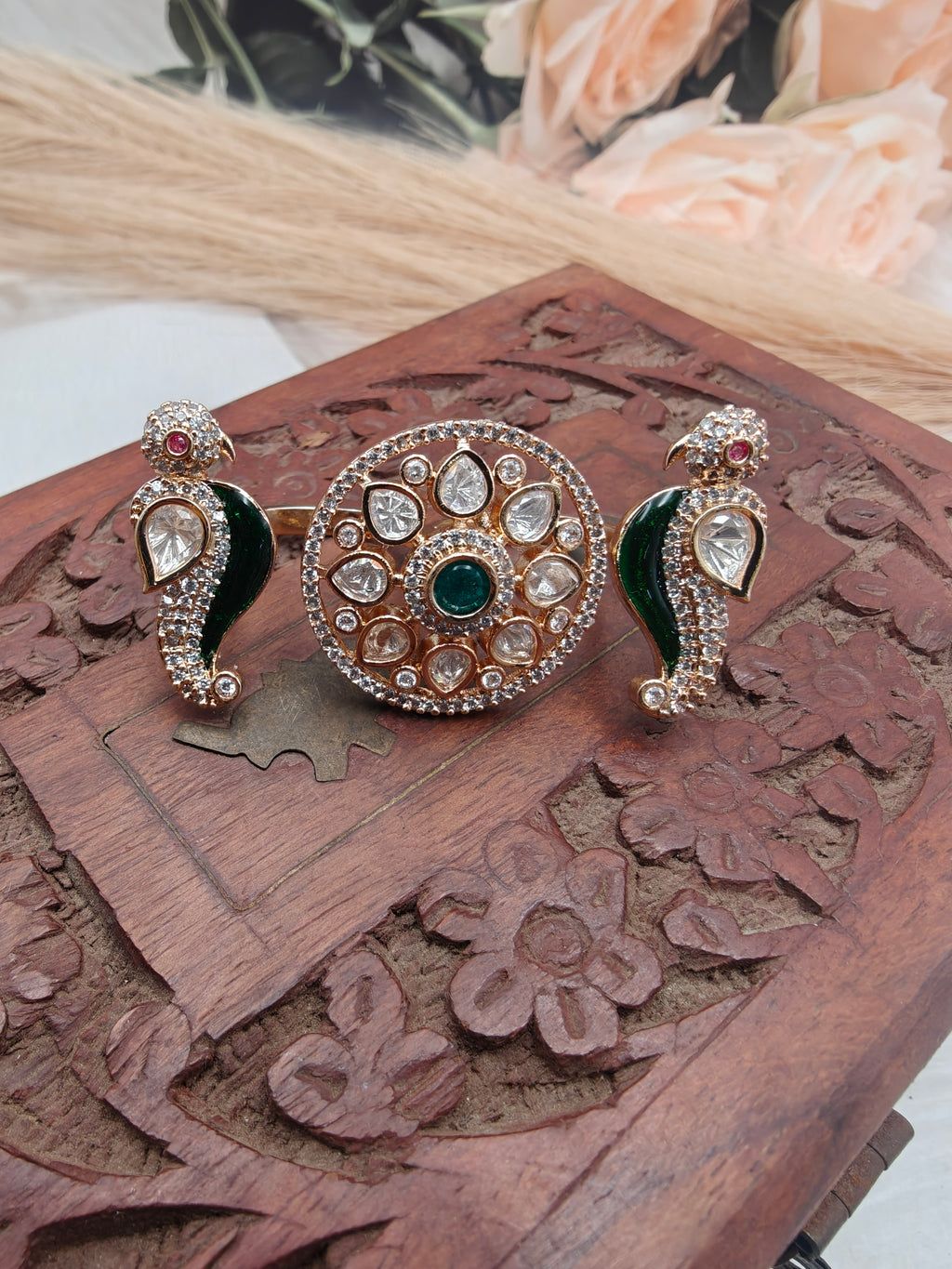 Lavya Bird Moissanite Double Finger Ring - Green