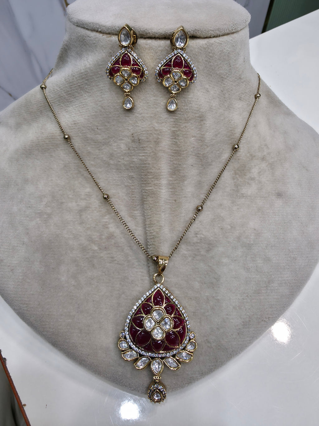 Aariz Epoxy Moissanite Polki Pendant Set- Ruby