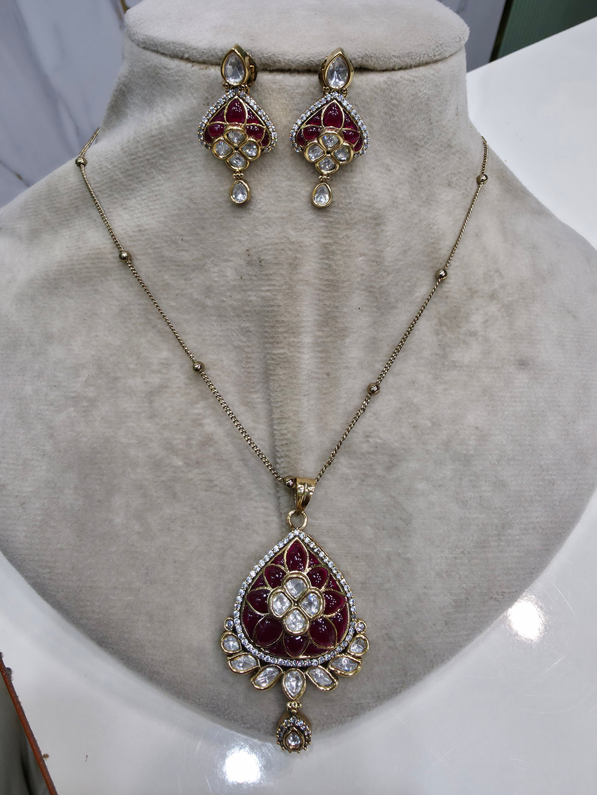 Aariz Epoxy Moissanite Polki Pendant Set- Ruby