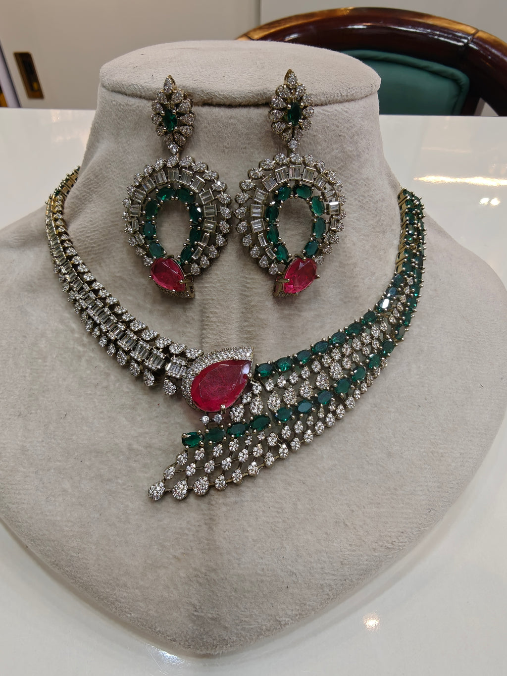 Avinoor AD and Doublet Designer concept Necklace Set- Green and Red