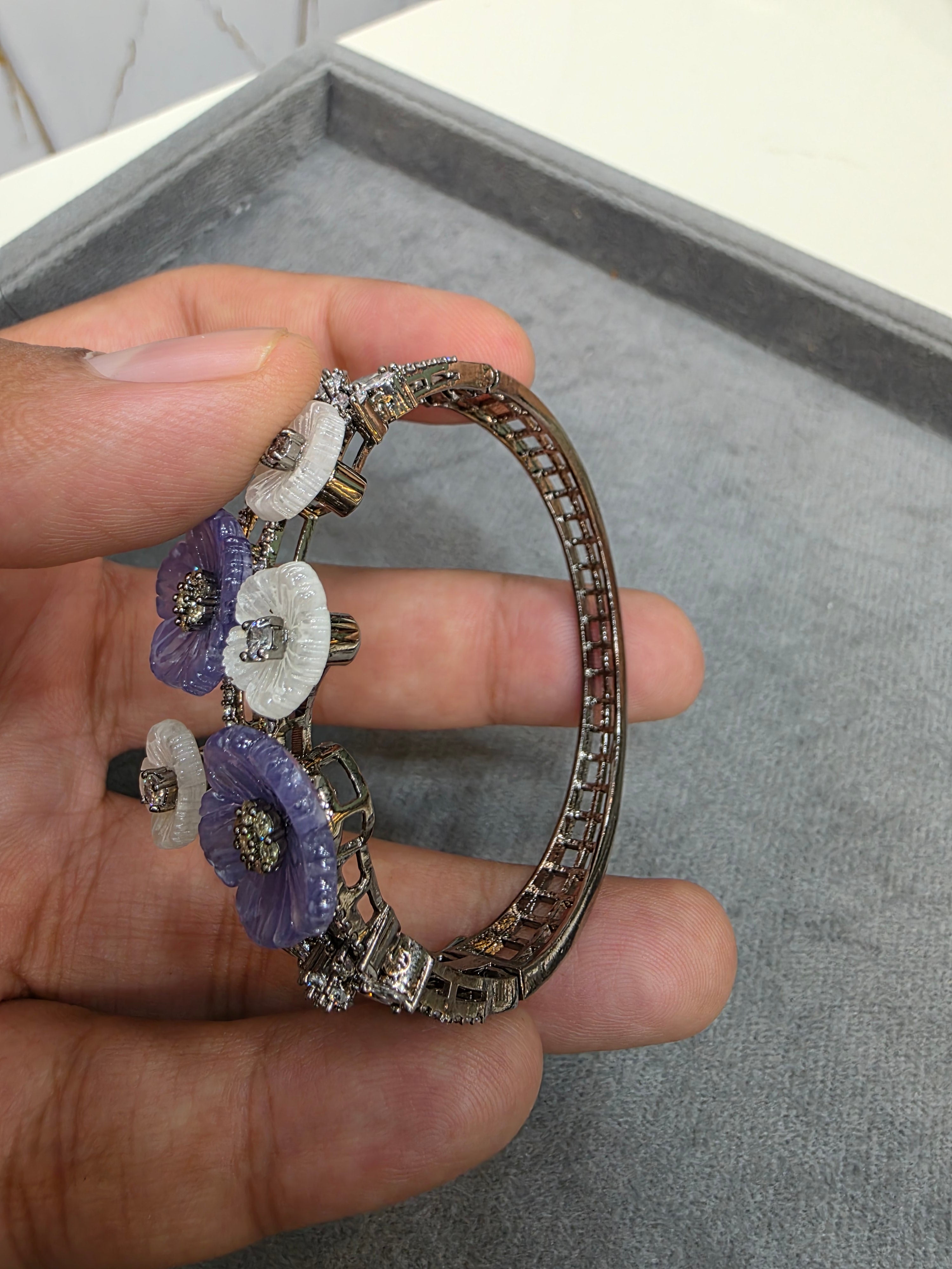 Floria carving stone openable bracelet- Purple white
