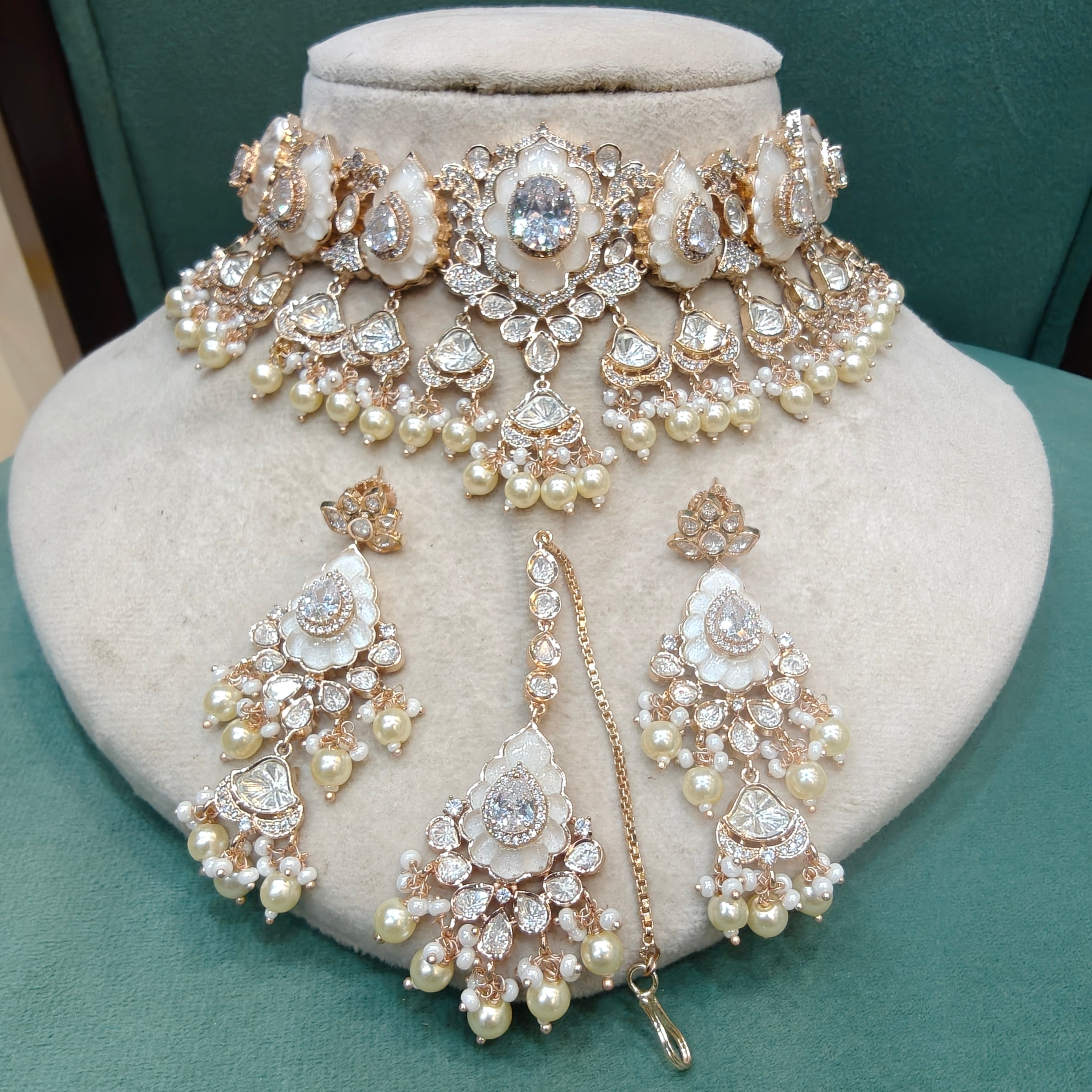Mitali Mother of Pearl Necklace Set with Mangtikka