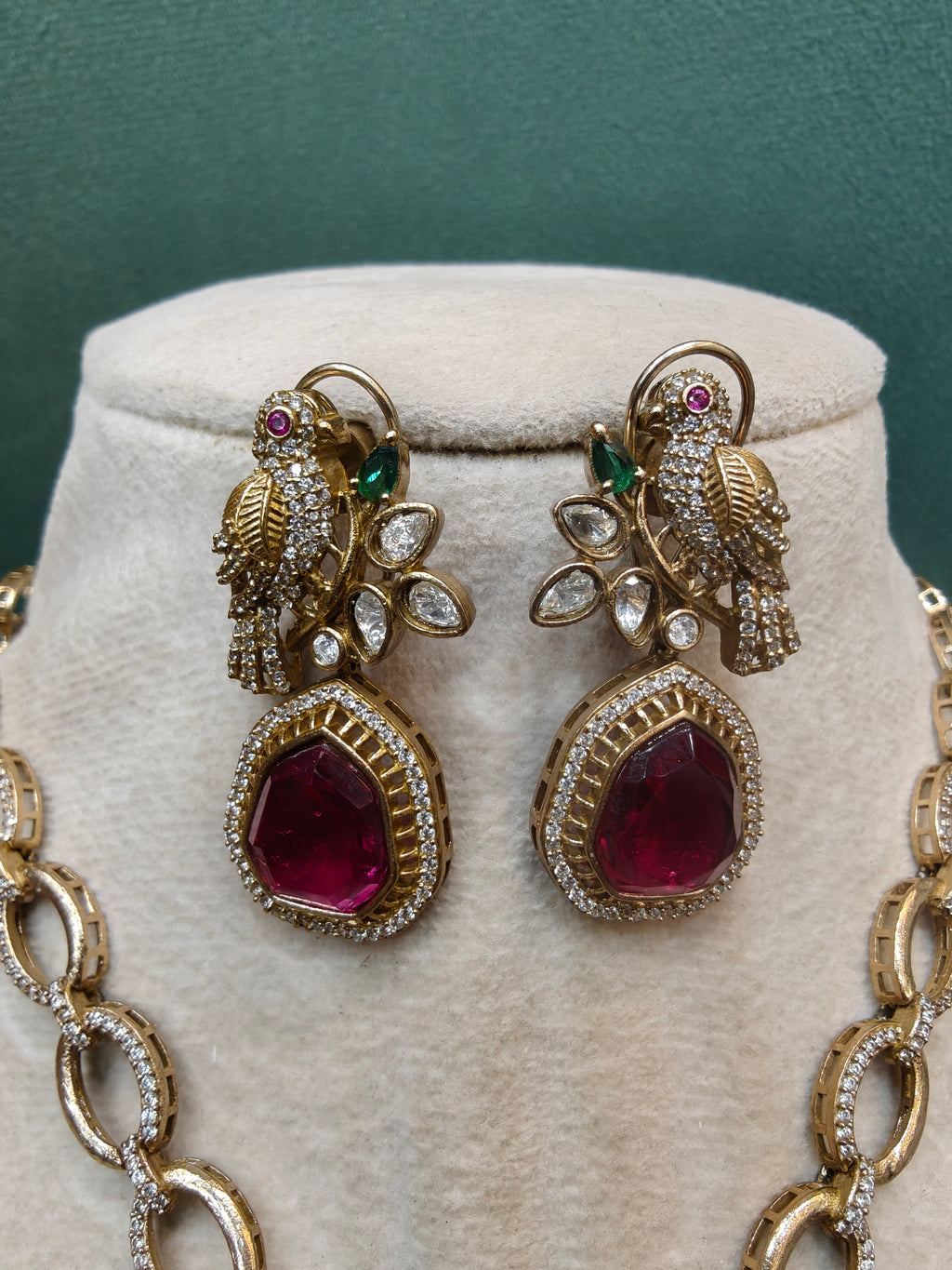 Vantara Bird Doublet Pendant Style Necklace Set- Rani Pink