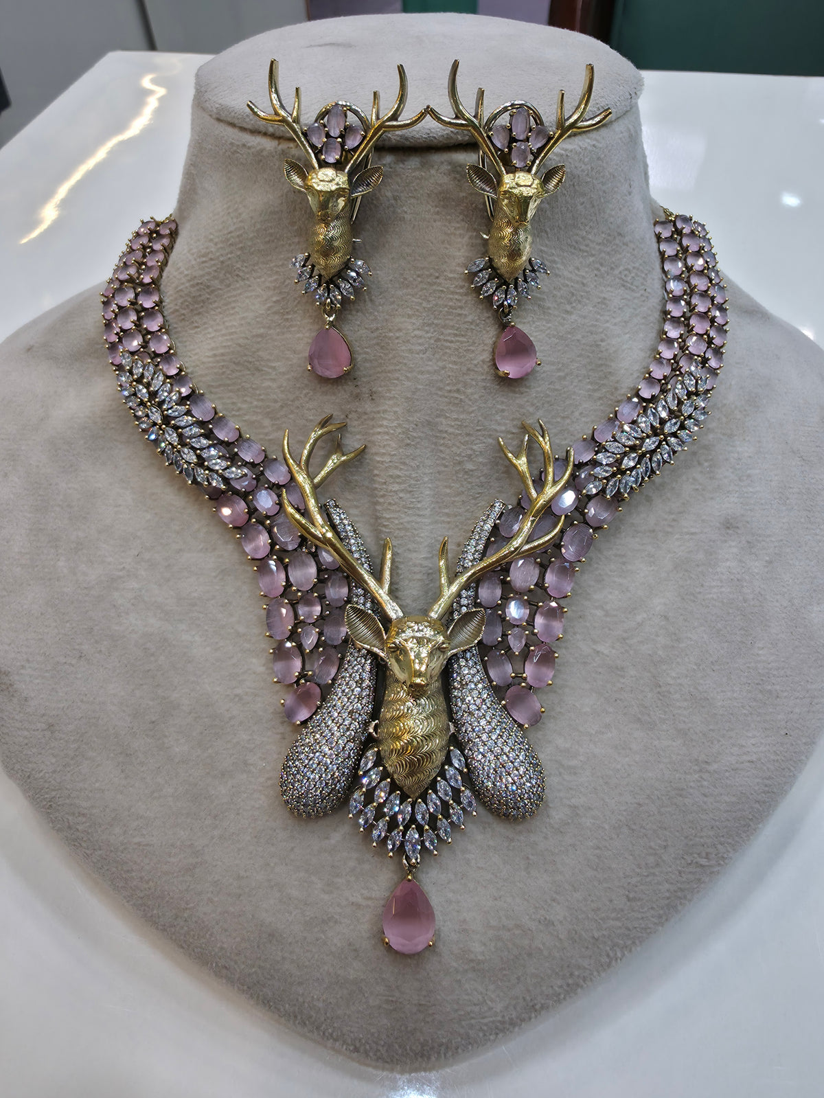Reindeer Vantara Necklace Set- Pink