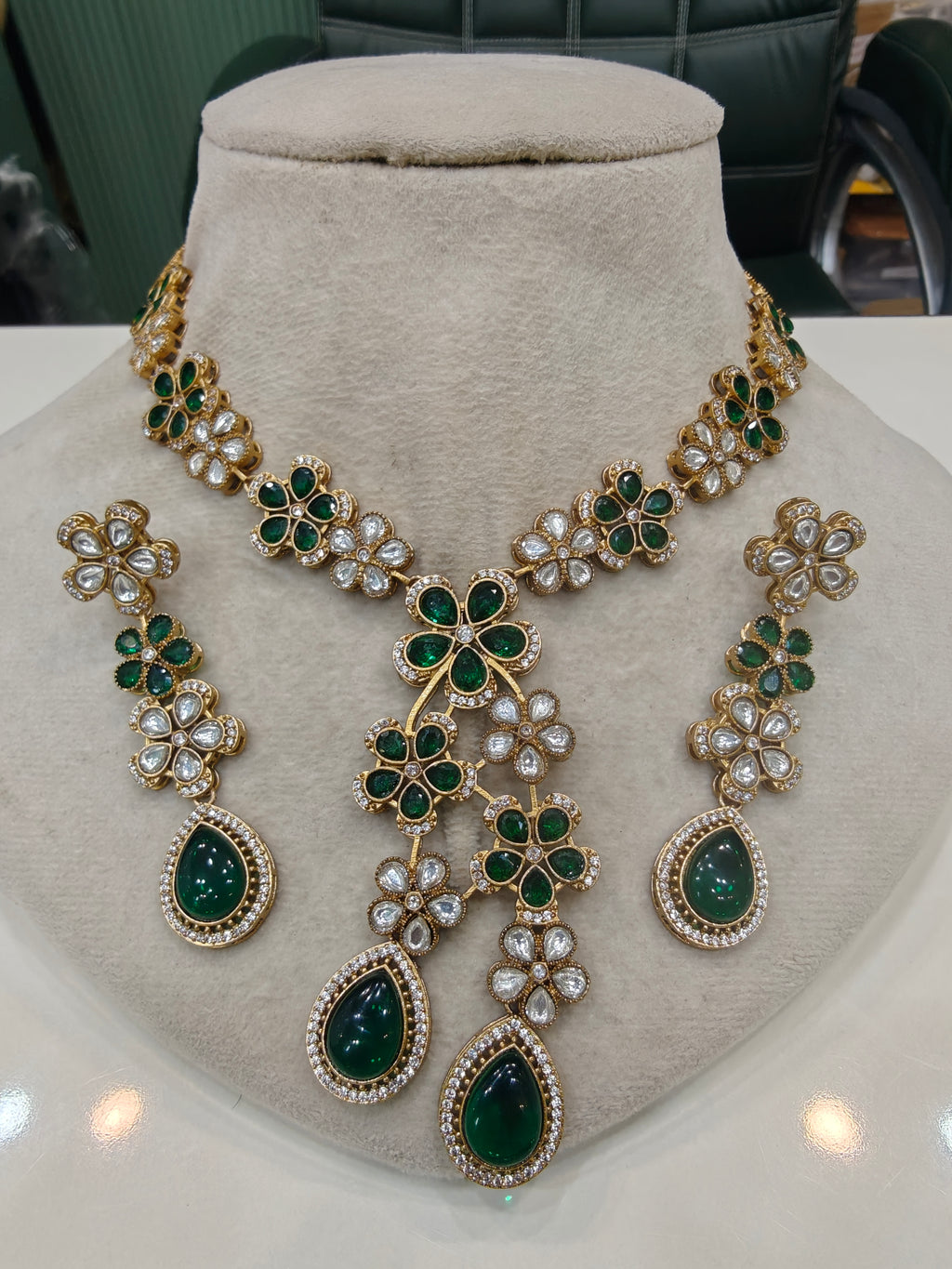 Siya Flower Necklace Set- Green