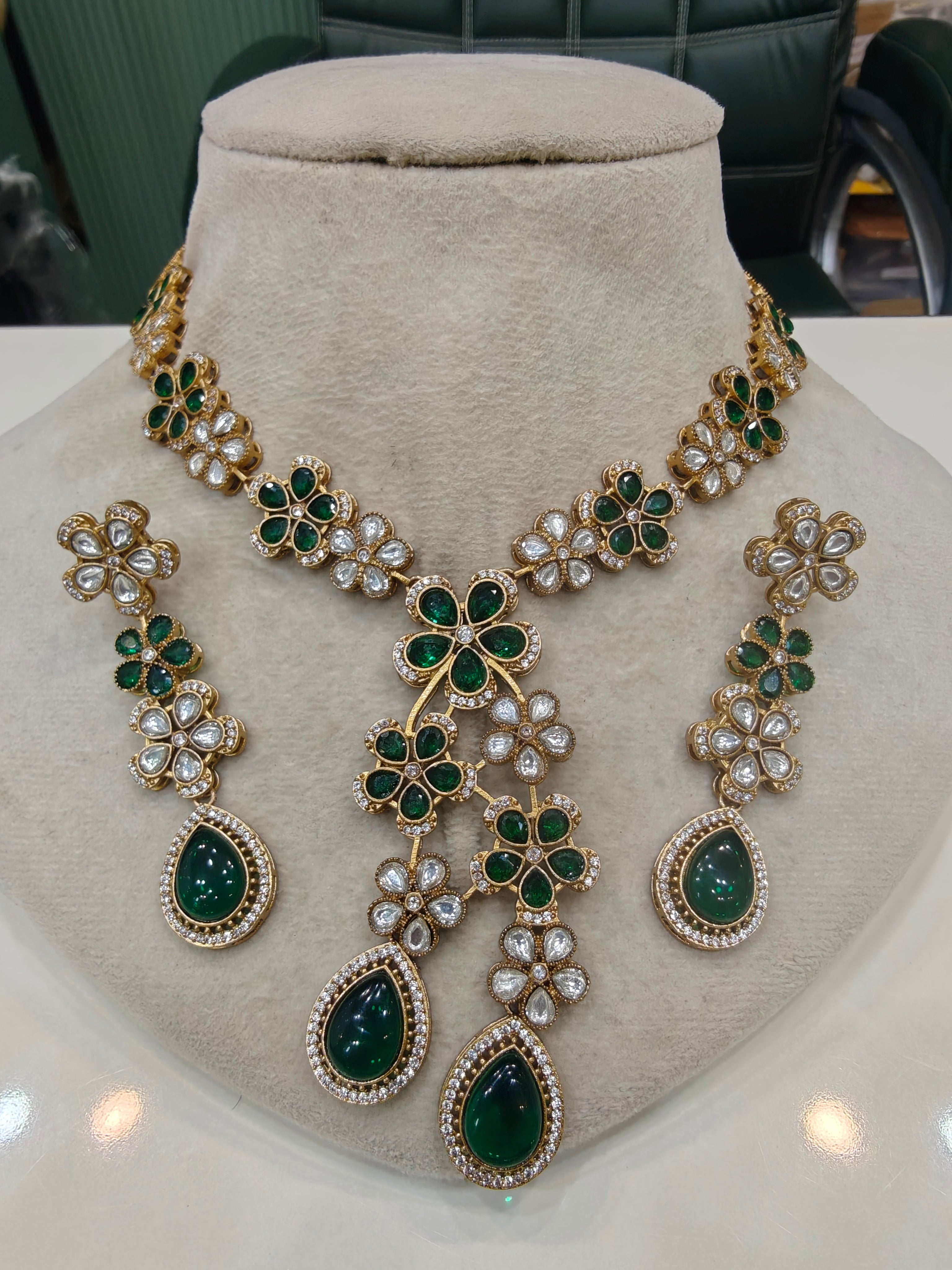 Siya Flower Necklace Set- Green