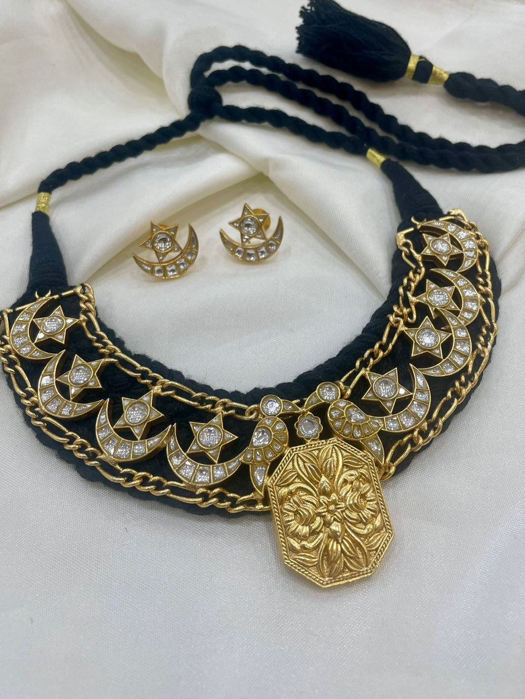 Nakshatra Jodhpuri Kundan Heritage Necklace Set