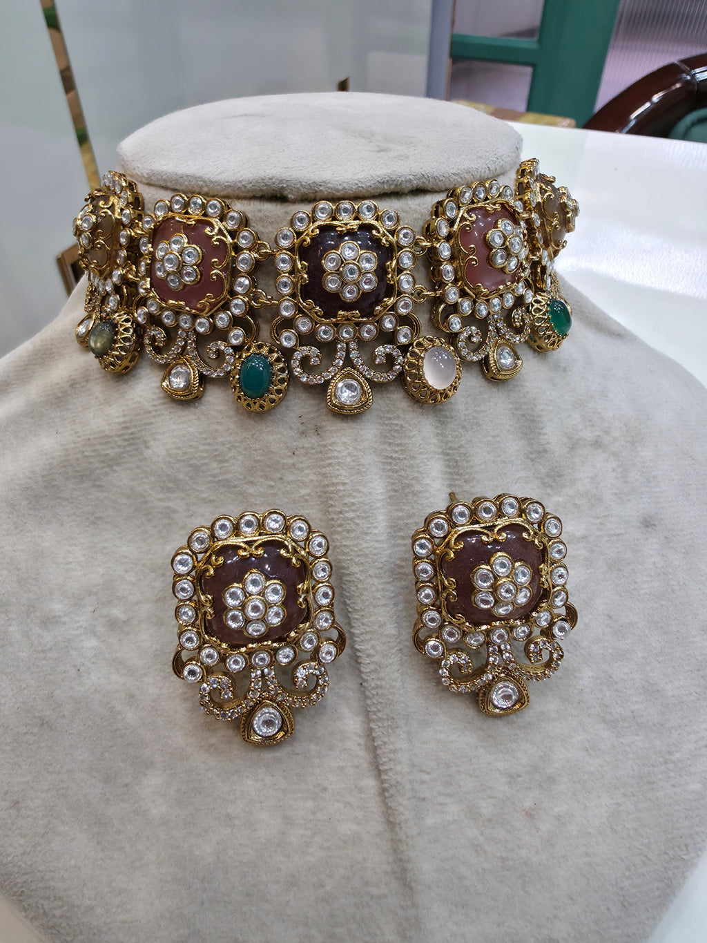 Emari Sabya Heritage Inspired Choker Necklace Set- Neutral Multi