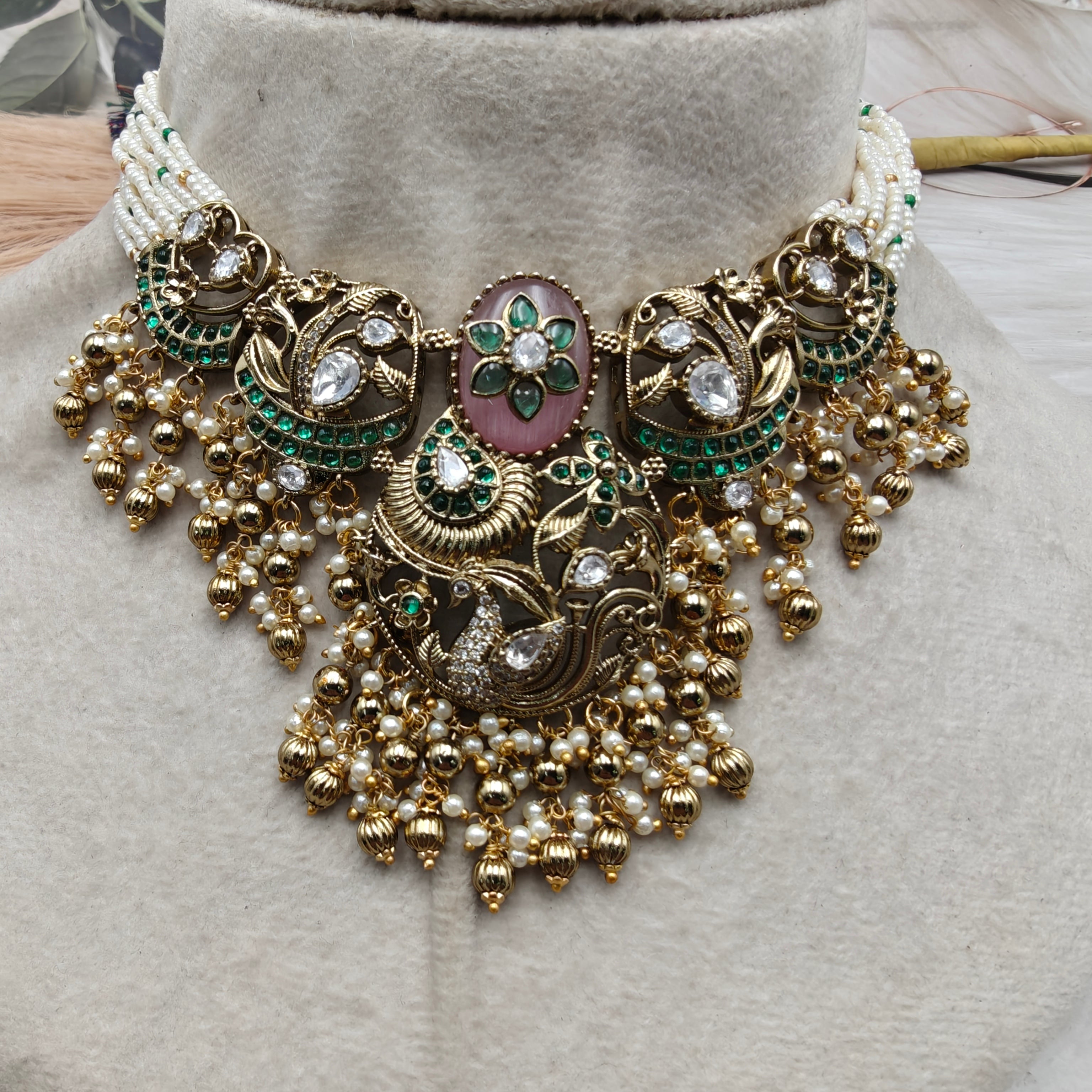 Kishi Swan In Lay Heritage Necklace Set- Pink Quartz