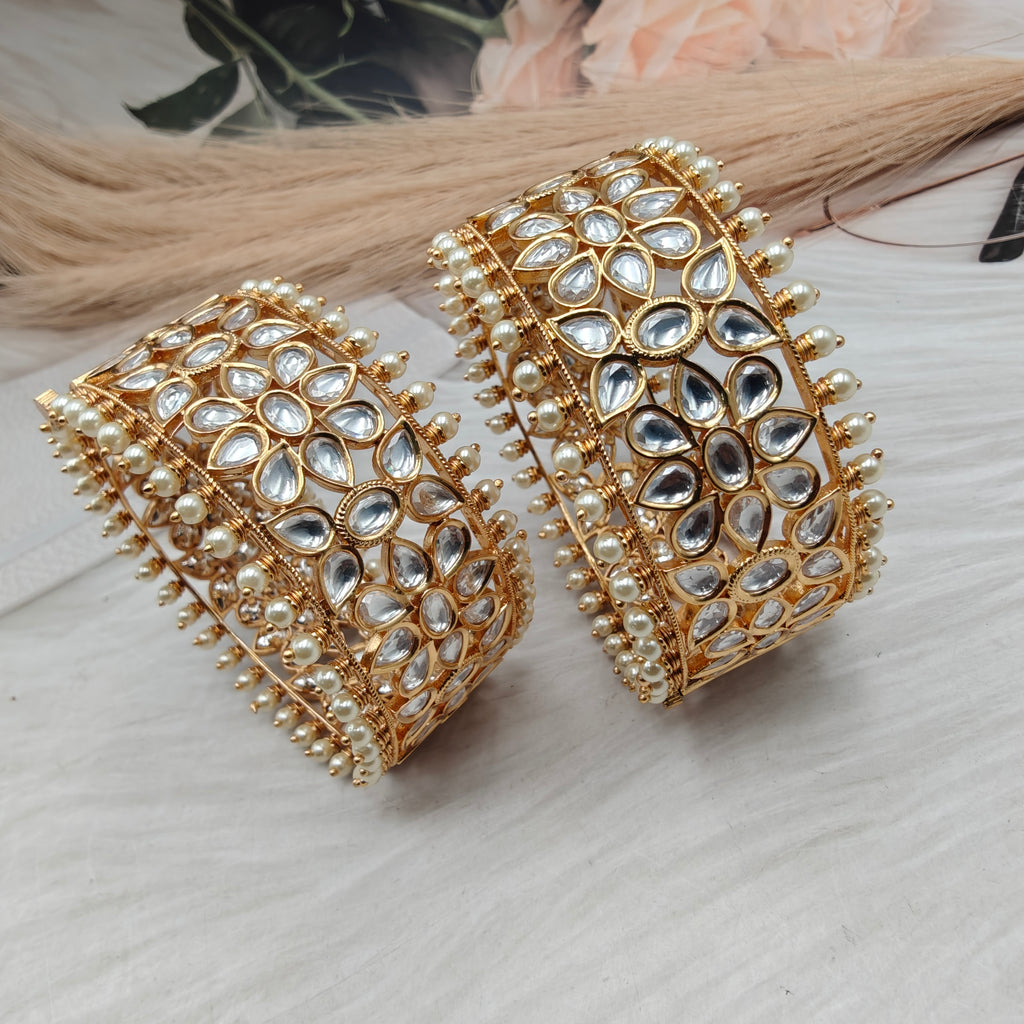 Jaya Jadtar Kundan Broad Bangles