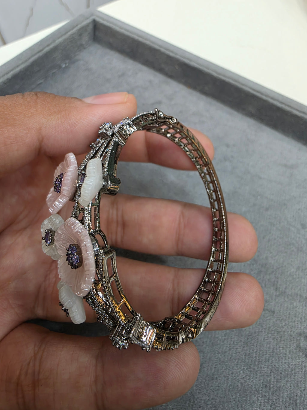 Floria carving stone openable bracelet- Pink white