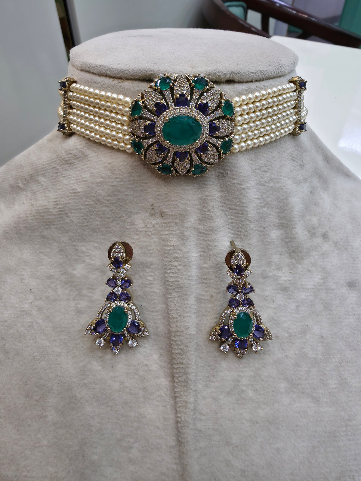 Damini Hazoori Doublet Choker Necklace Set- Emerald Pink