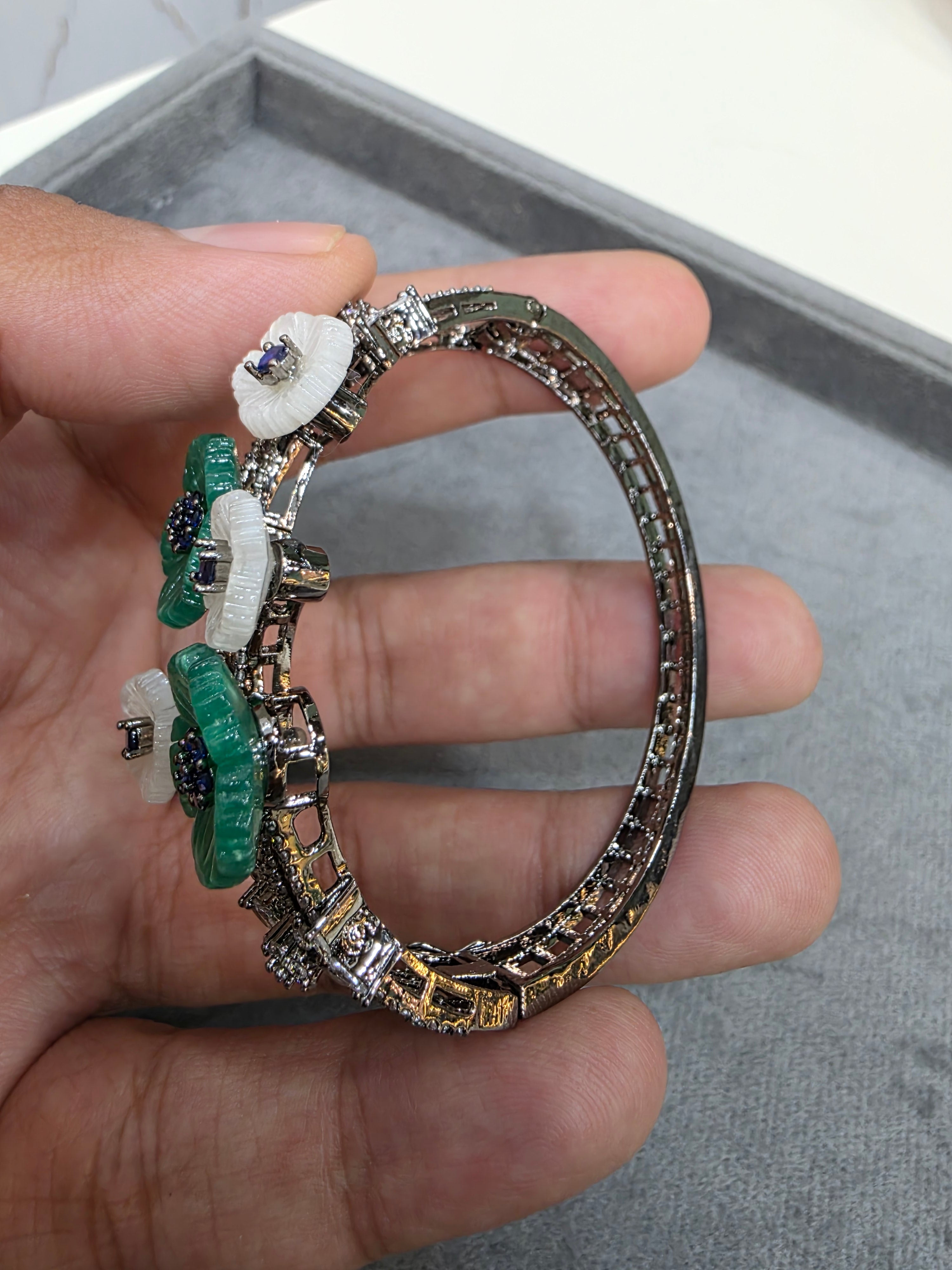 Floria carving stone openable bracelet- Green white