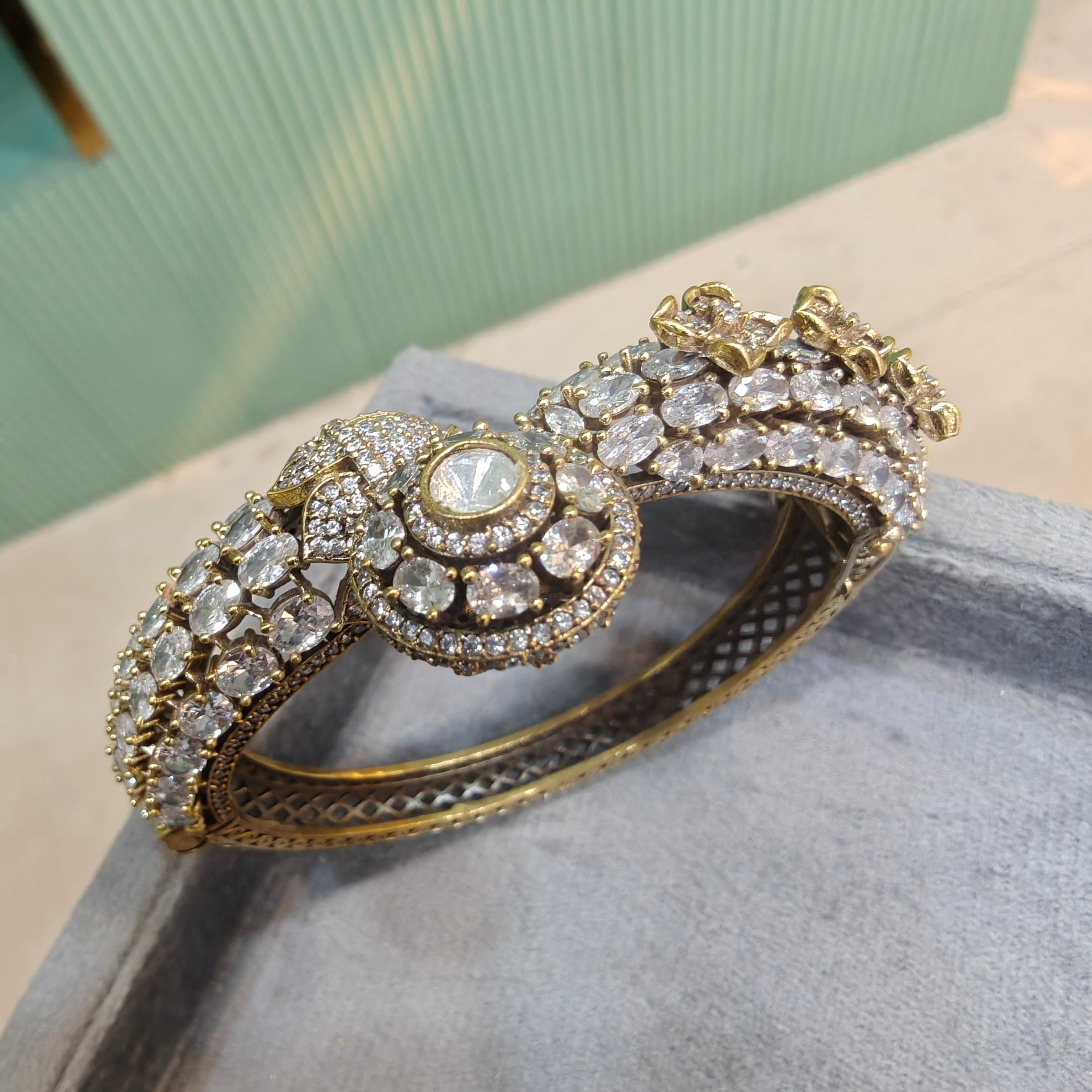 Rajvanshi Openable Bracelet Kada-White