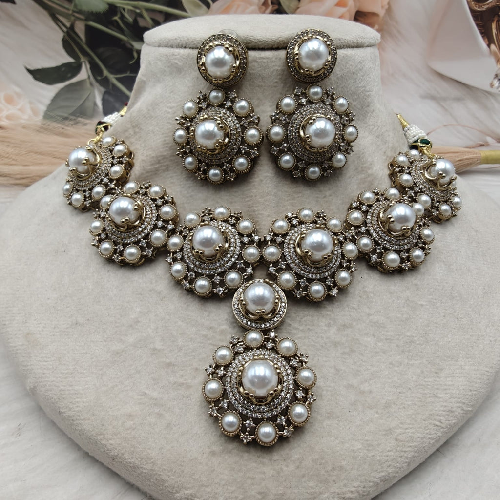 Anisha Shell Pearl Sabya Inspired Necklace Set