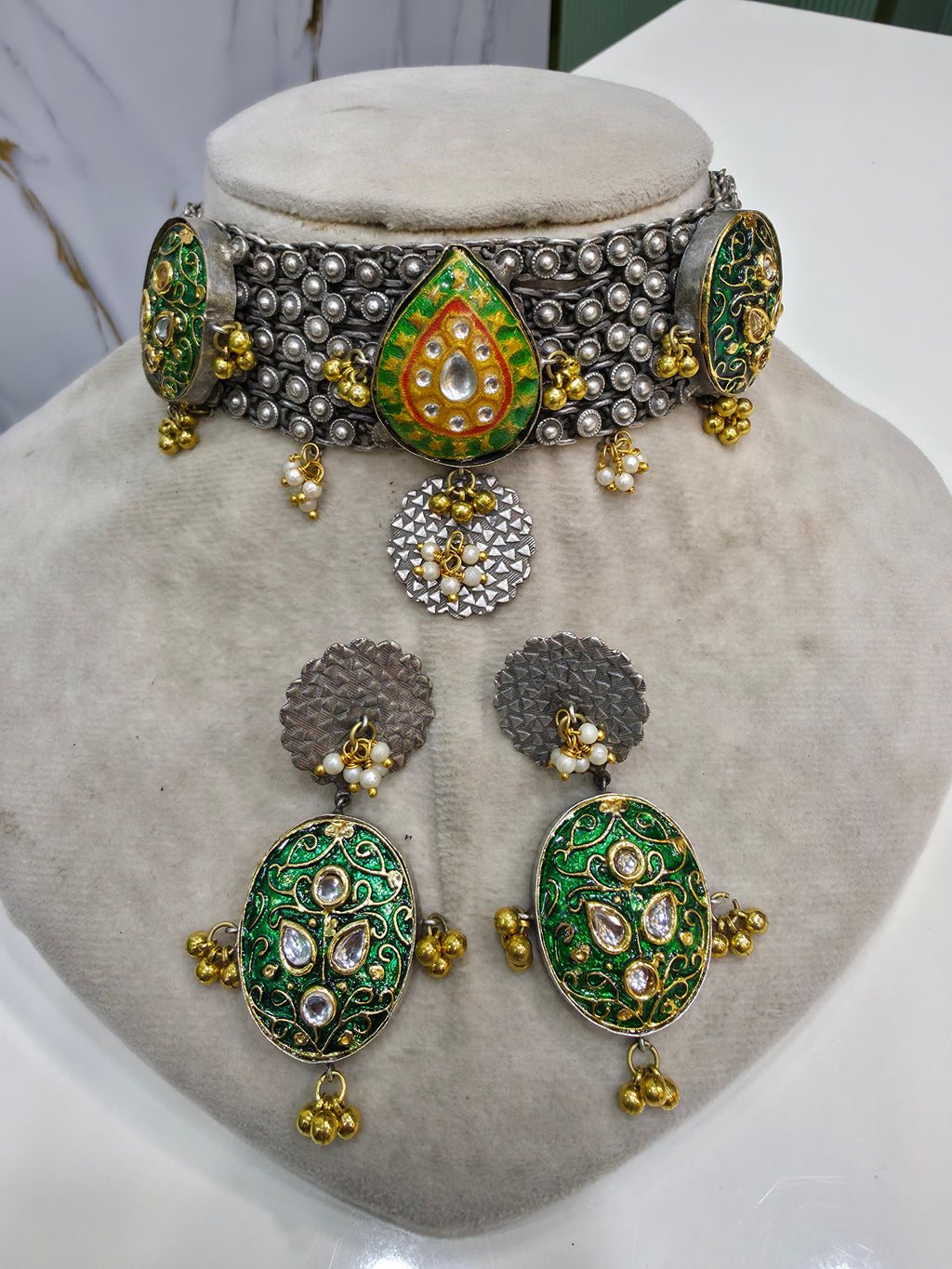 Fathima Silber Oxidised Handcrafted Choker Set