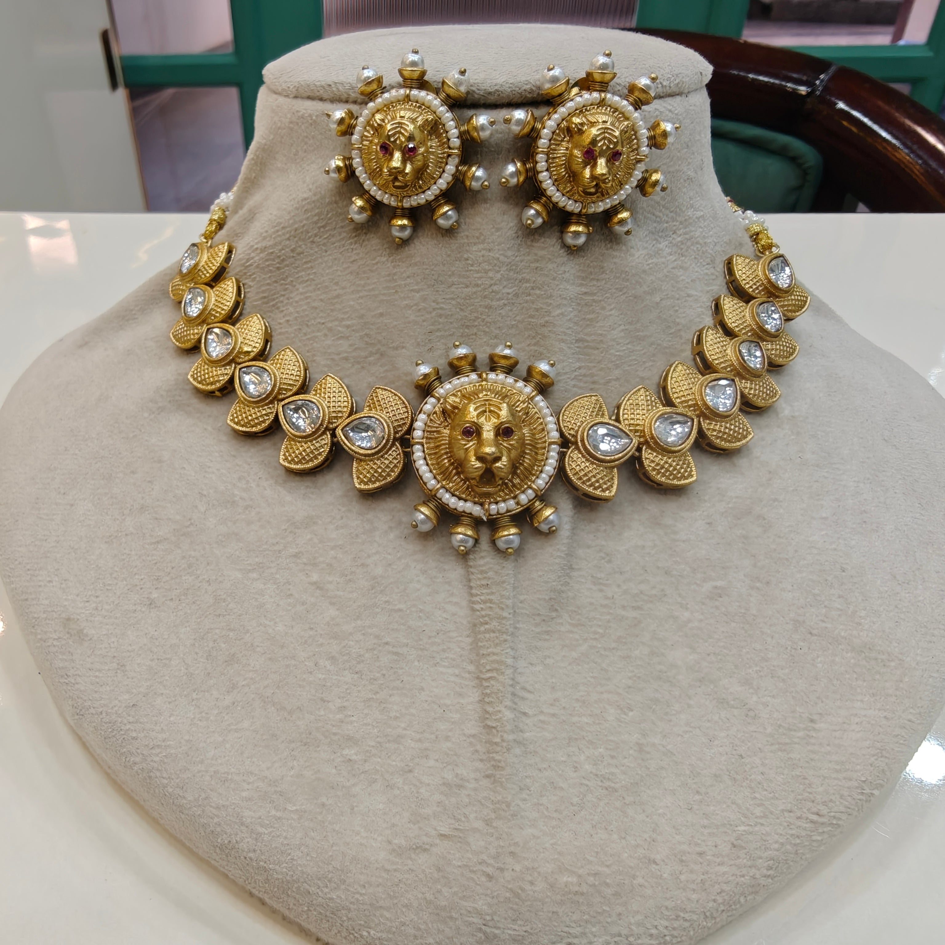 Bagh Sleek Choker Set- White