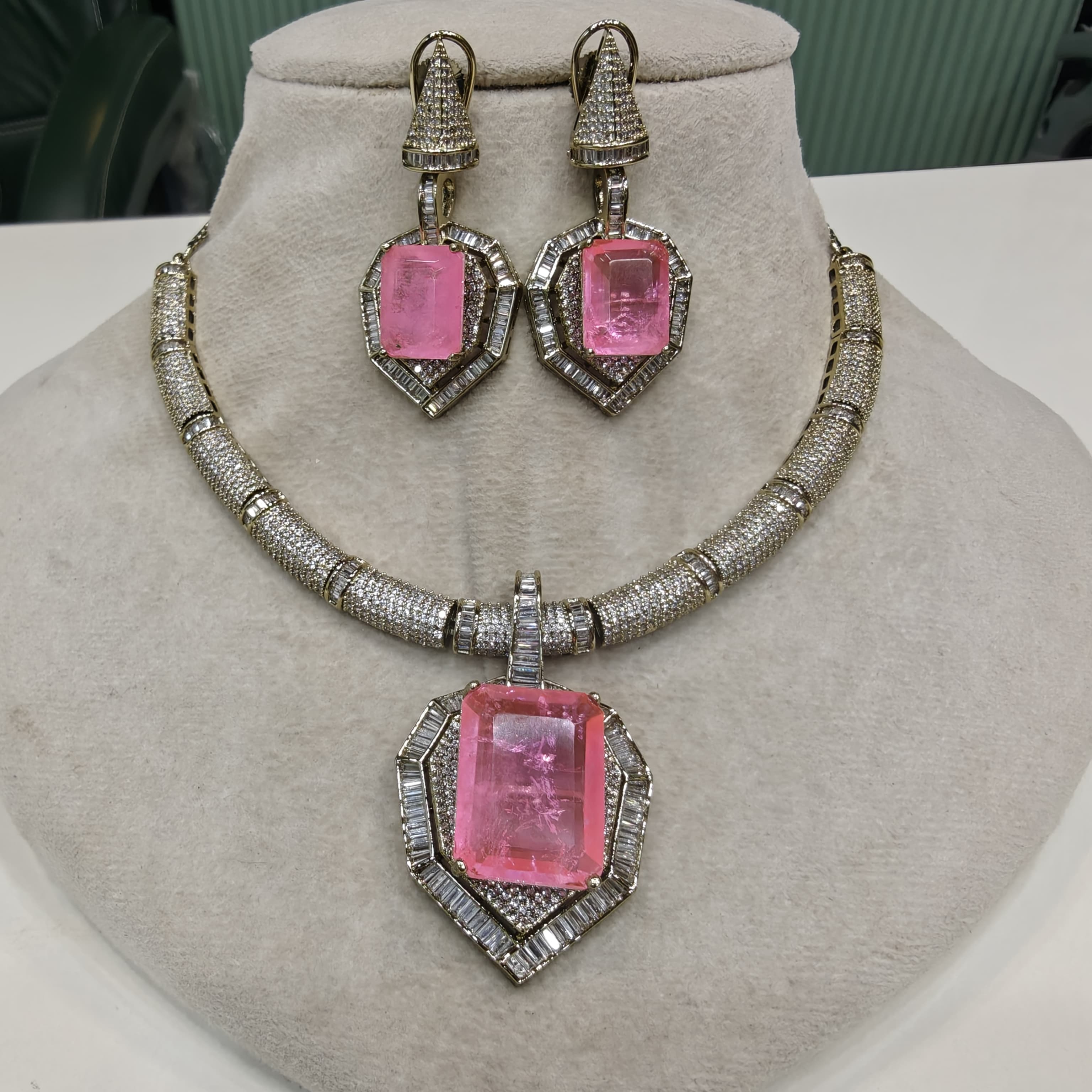 Vishakha Doublet Statement Hasli Set- Pink