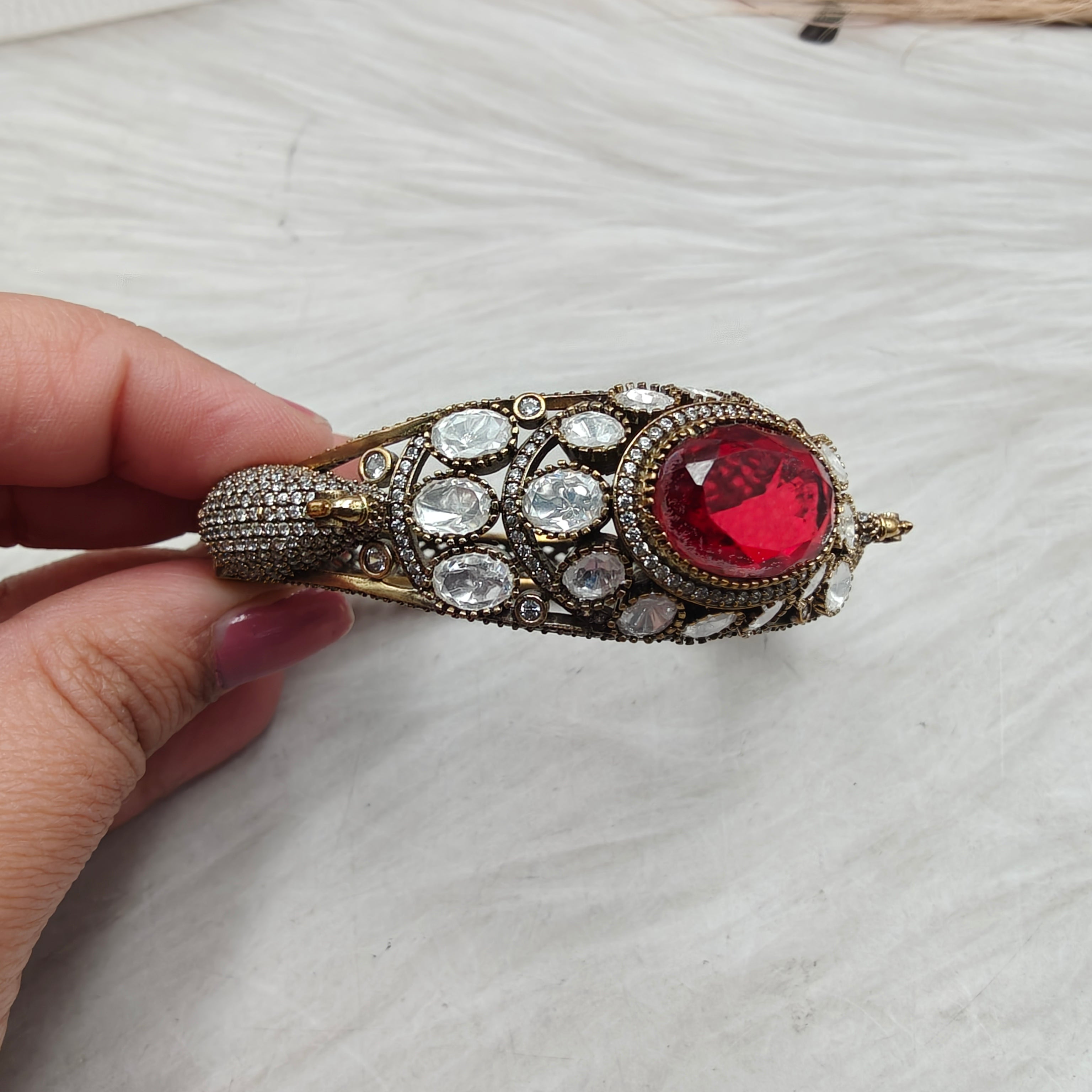 Moor Doublet Invisible Setting AD Openable Bracelets - Red