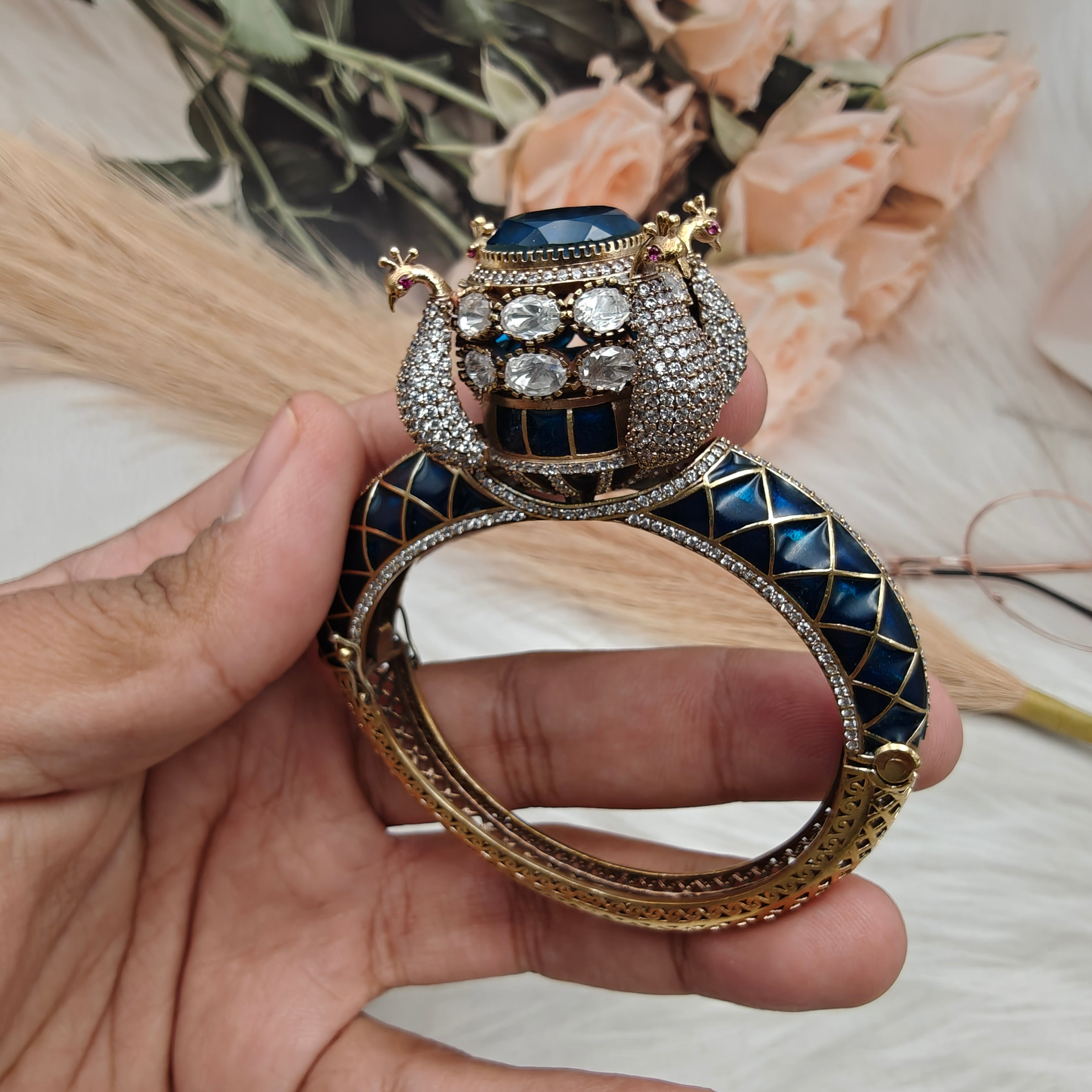 Victoria Mayura Openable Bracelet - Blue