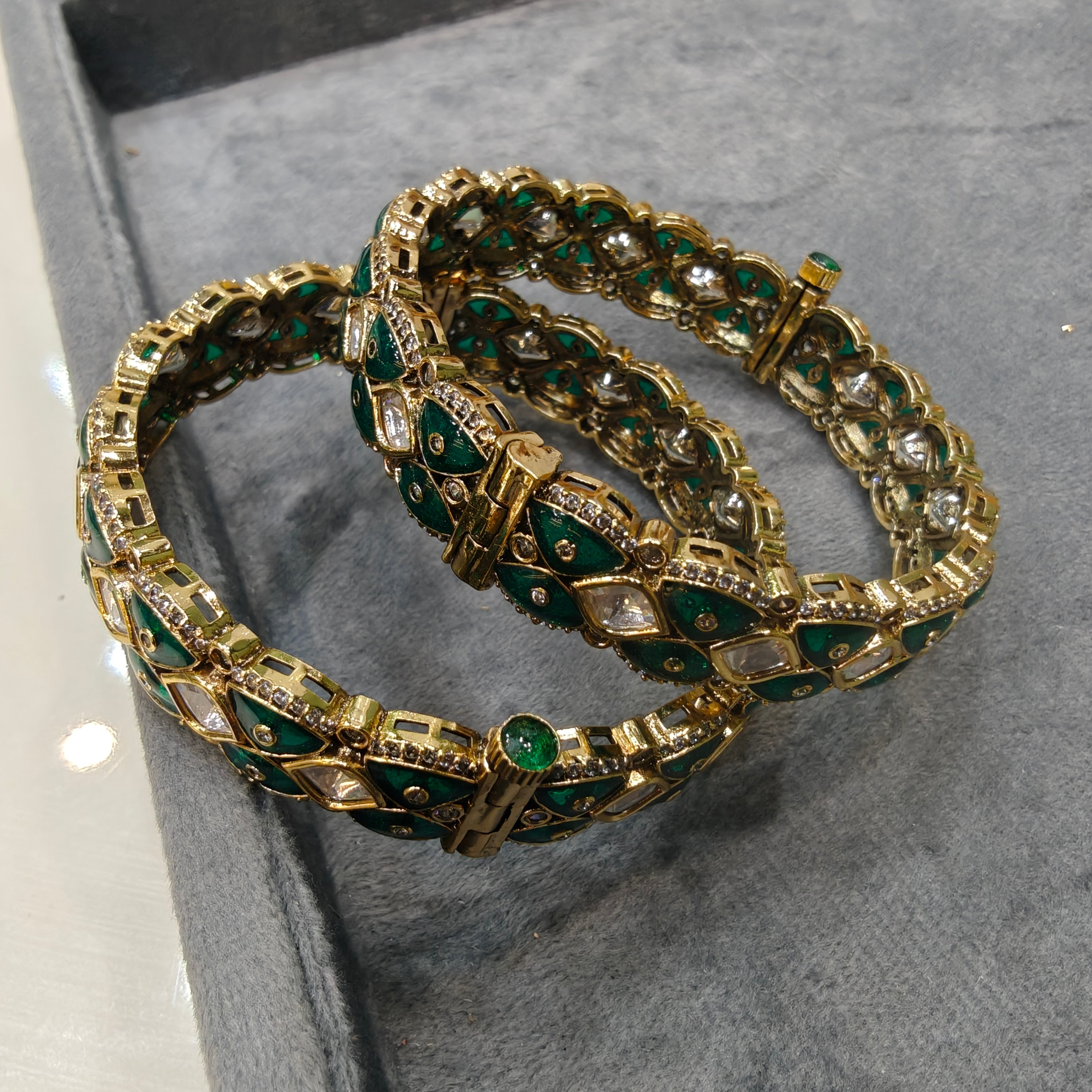 Sharvie epoxy openable Bangle- Green