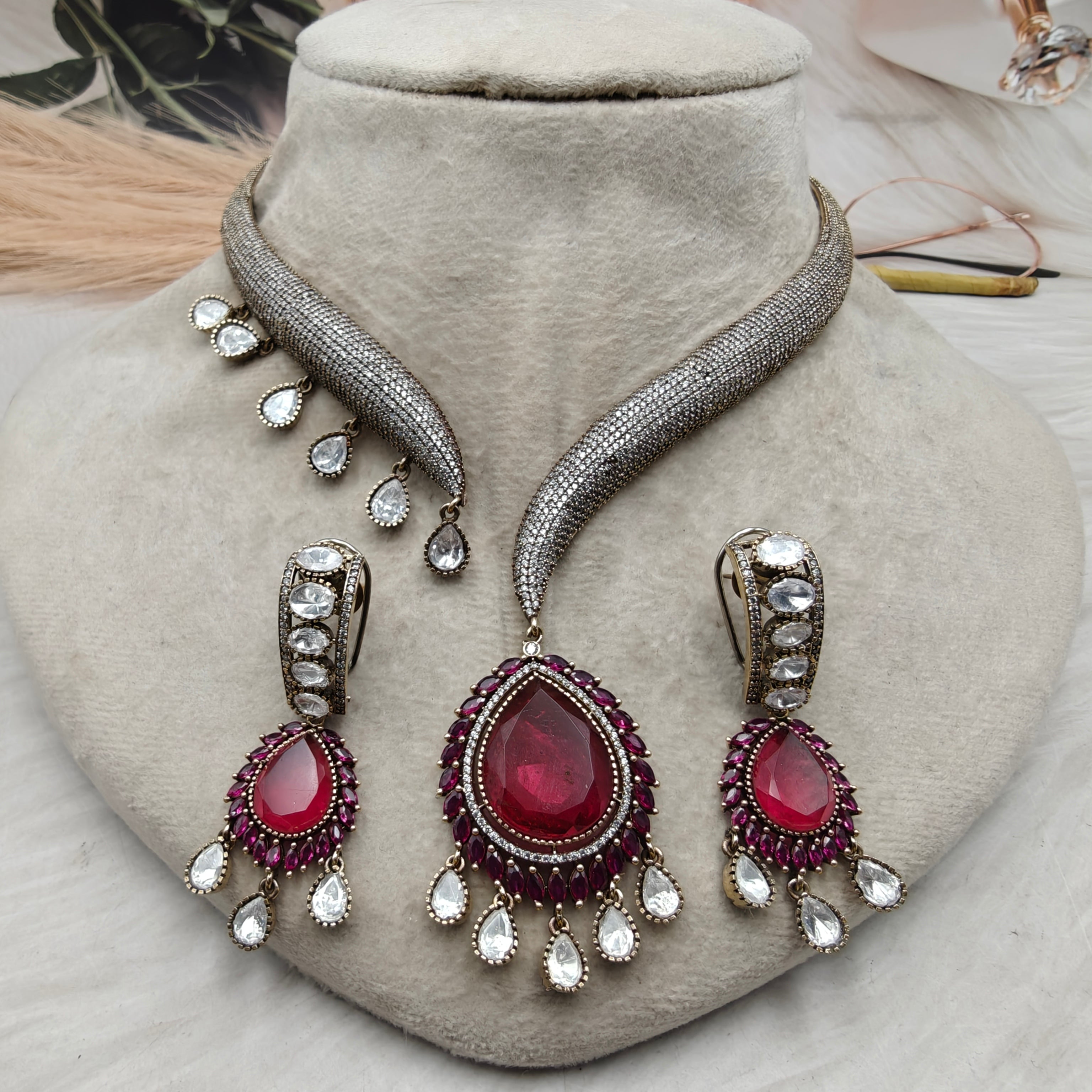 Koena Doublet Hasli Necklace Set- Ruby