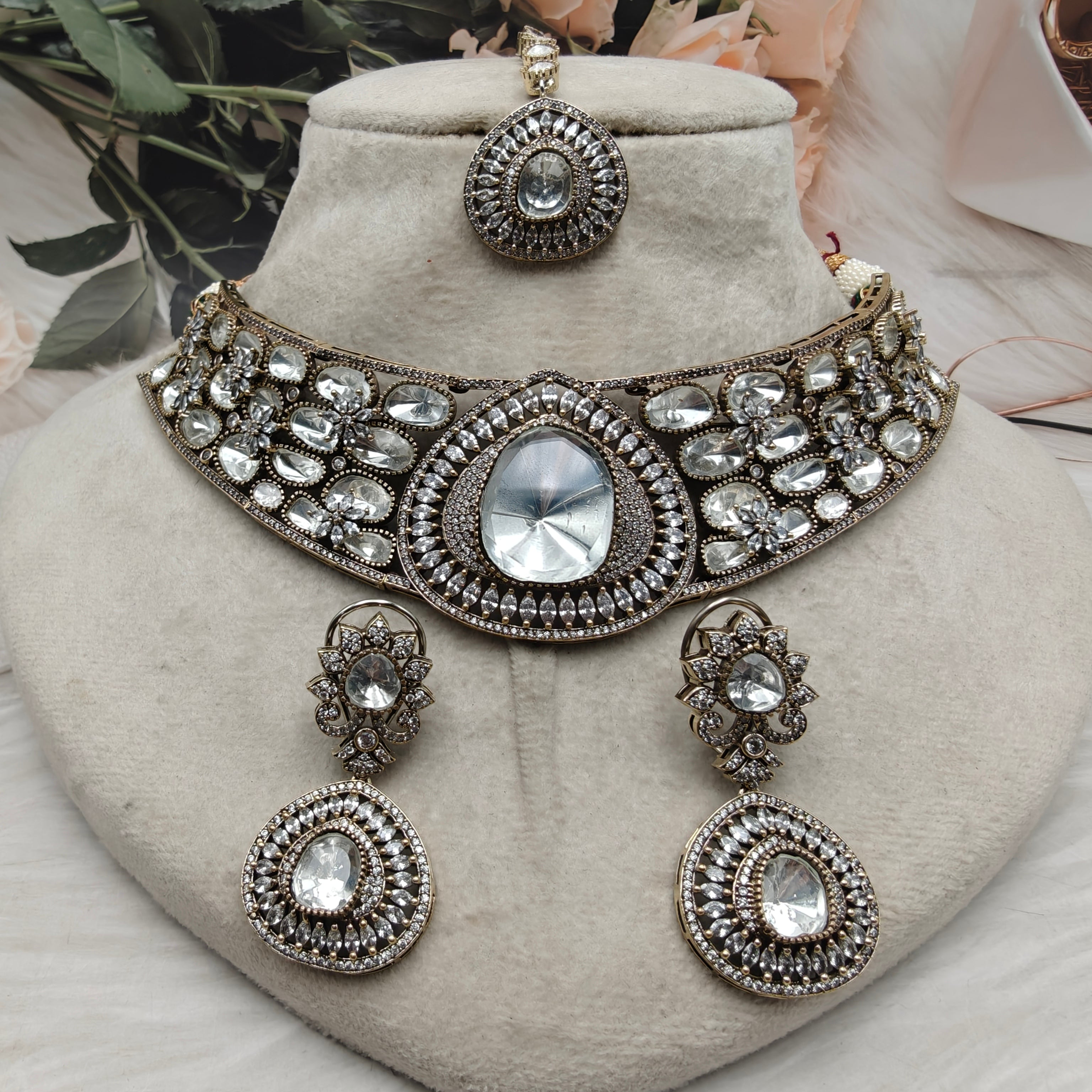 Nishika Uncut Polki Hasli Set with Mangtikka - White