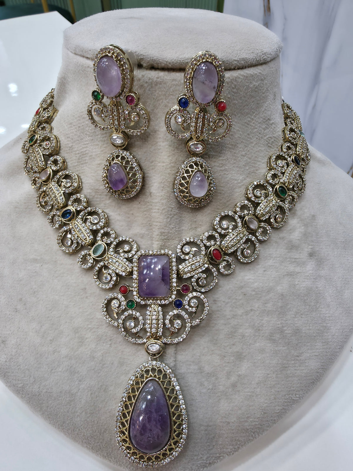 Qasr Natural Stone Sabya Inspired Necklace Set - Purple