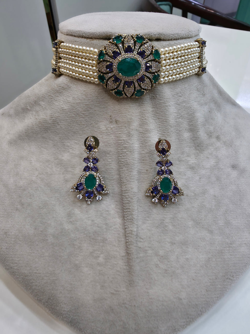 Damini Hazoori Doublet Choker Necklace Set- Emerald Pink