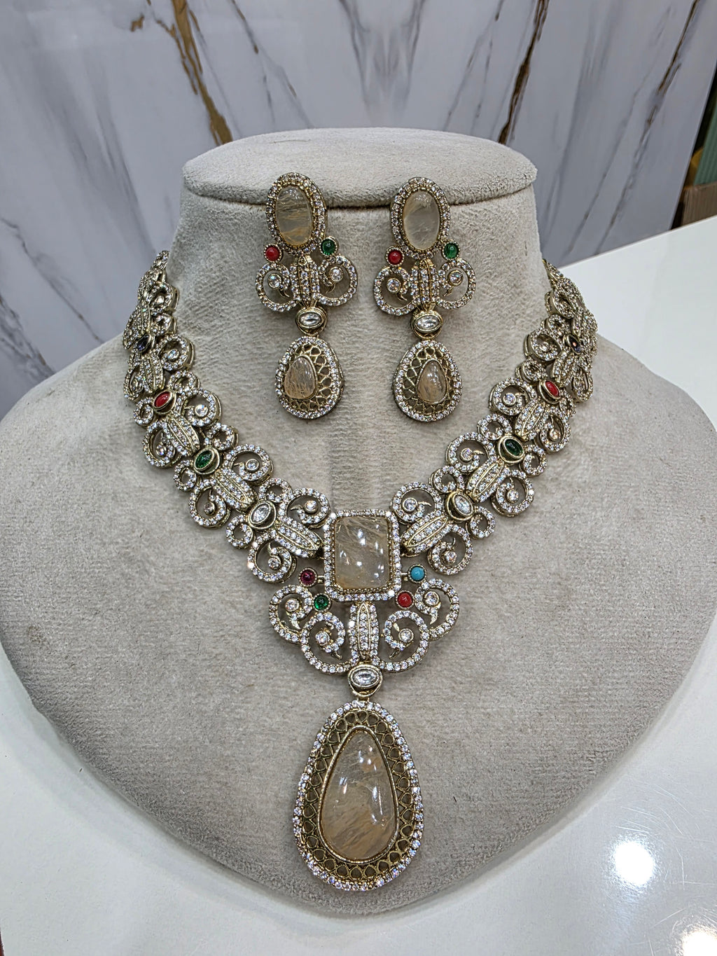 Qasr Natural Stone Sabya Inspired Necklace Set - Fawn Yellow Multi