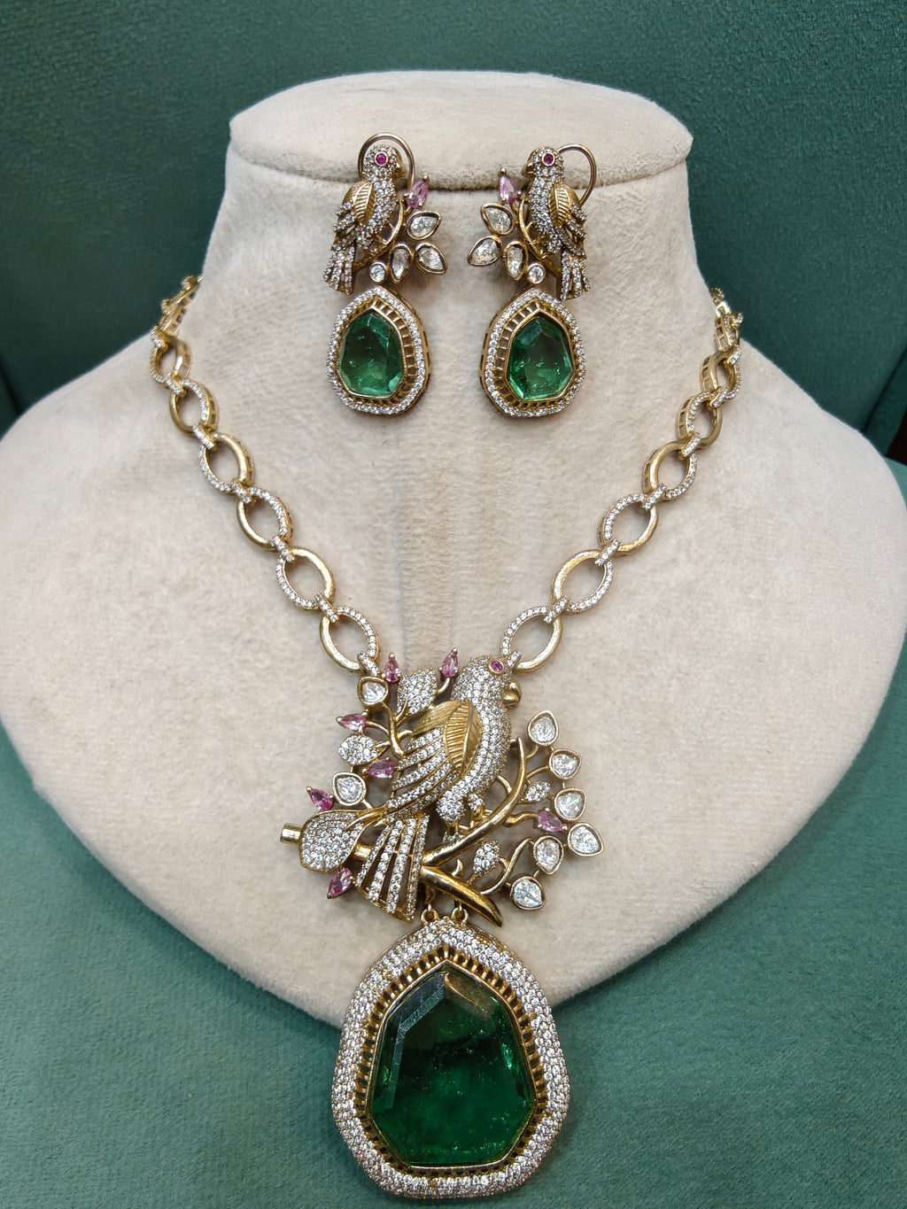 Vantara Bird Doublet Pendant Style Necklace Set- Mint