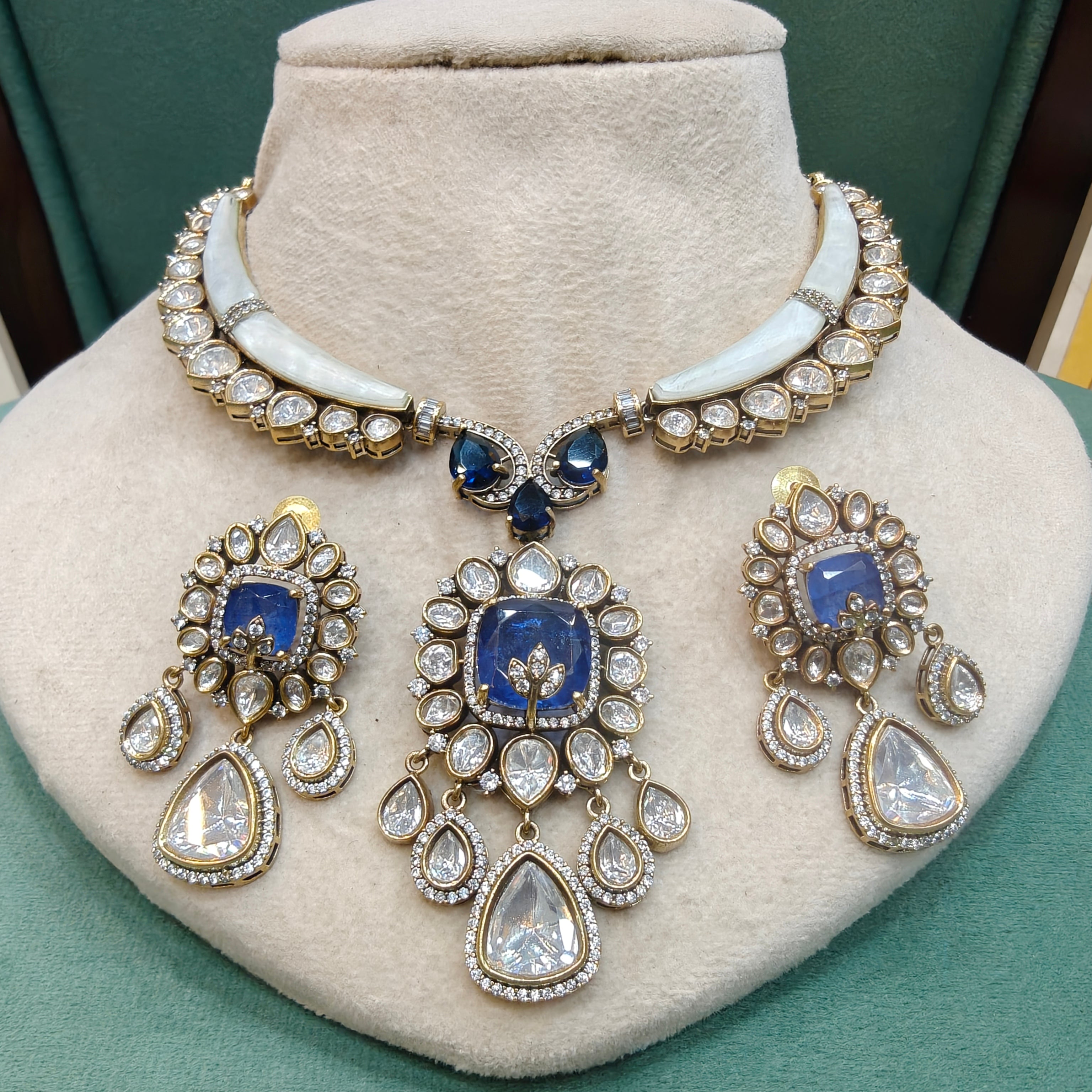 Elira Shell Stone and Doublet Hasli Style Necklace Set- Blue