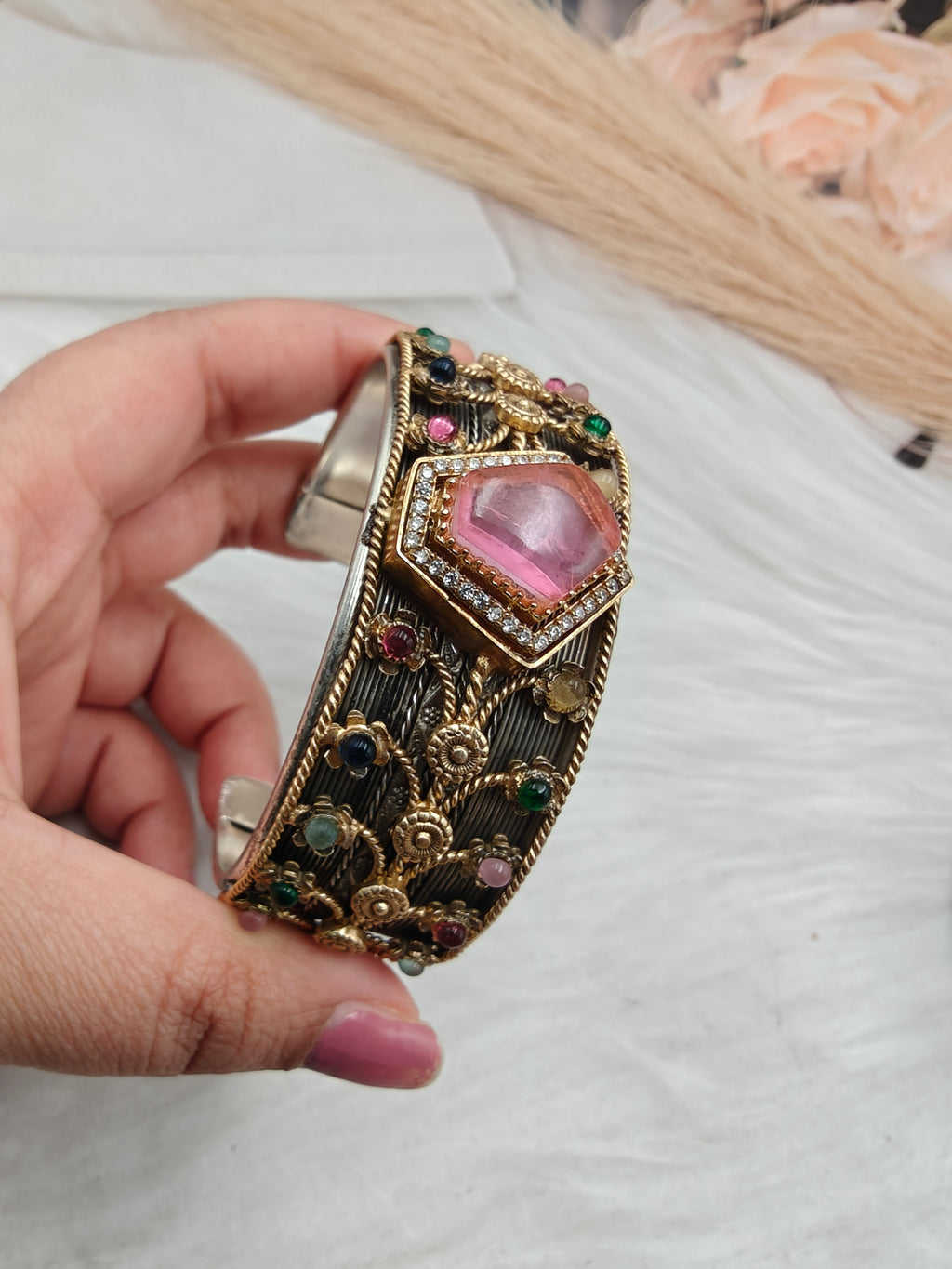 Meenakshi Dual Tone Handcrafted Doublet Handcuff- Pink