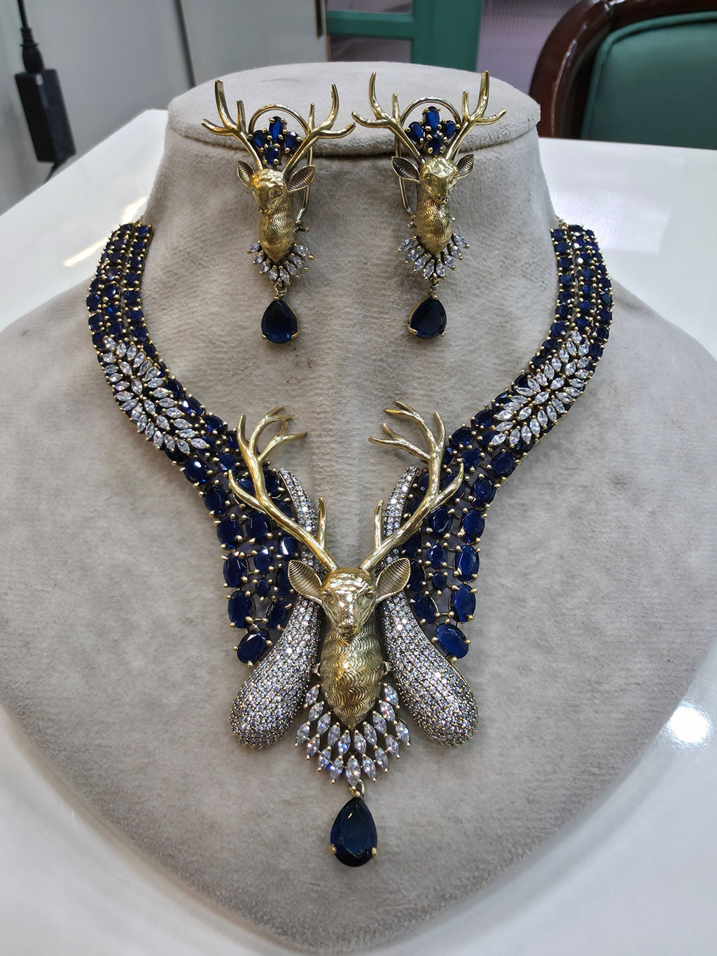 Reindeer Vantara Necklace Set- Blue
