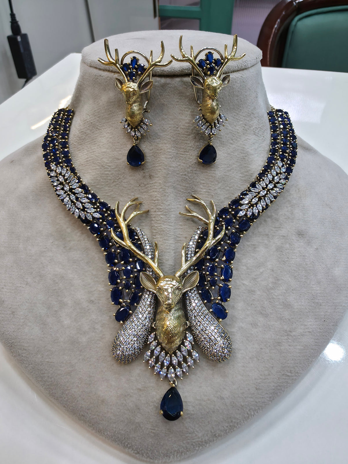 Reindeer Vantara Necklace Set- Blue