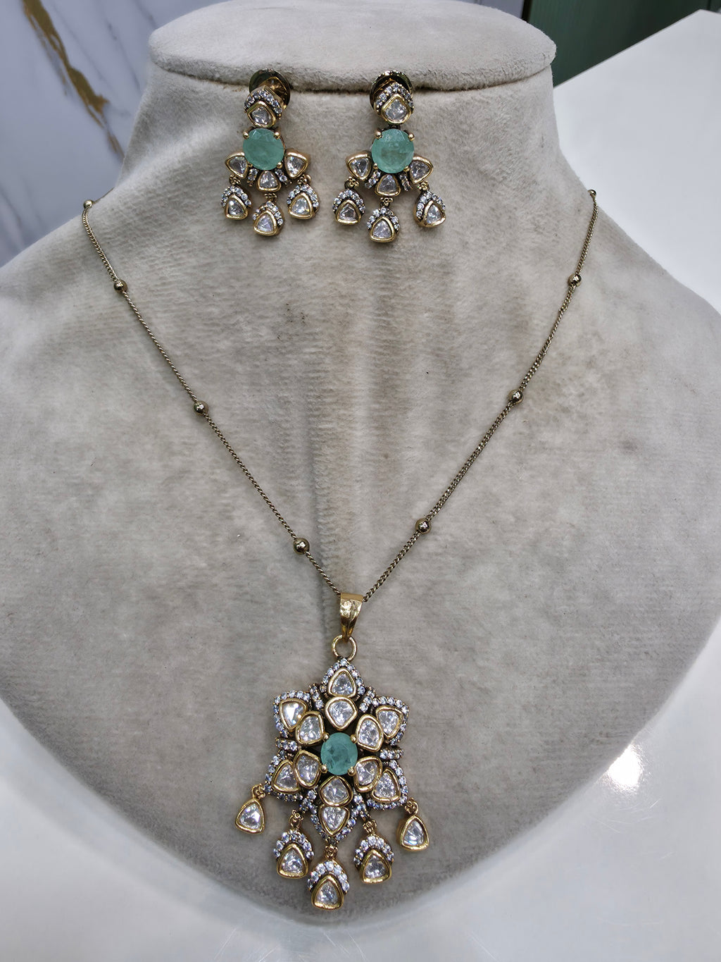 Shagna Doublet Moissanite Pendant Set- Mint