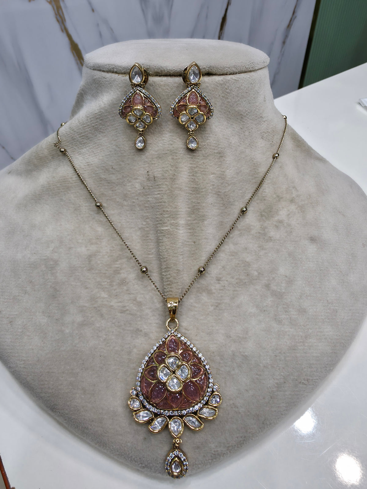 Aariz Epoxy Moissanite Polki Pendant Set- Pink