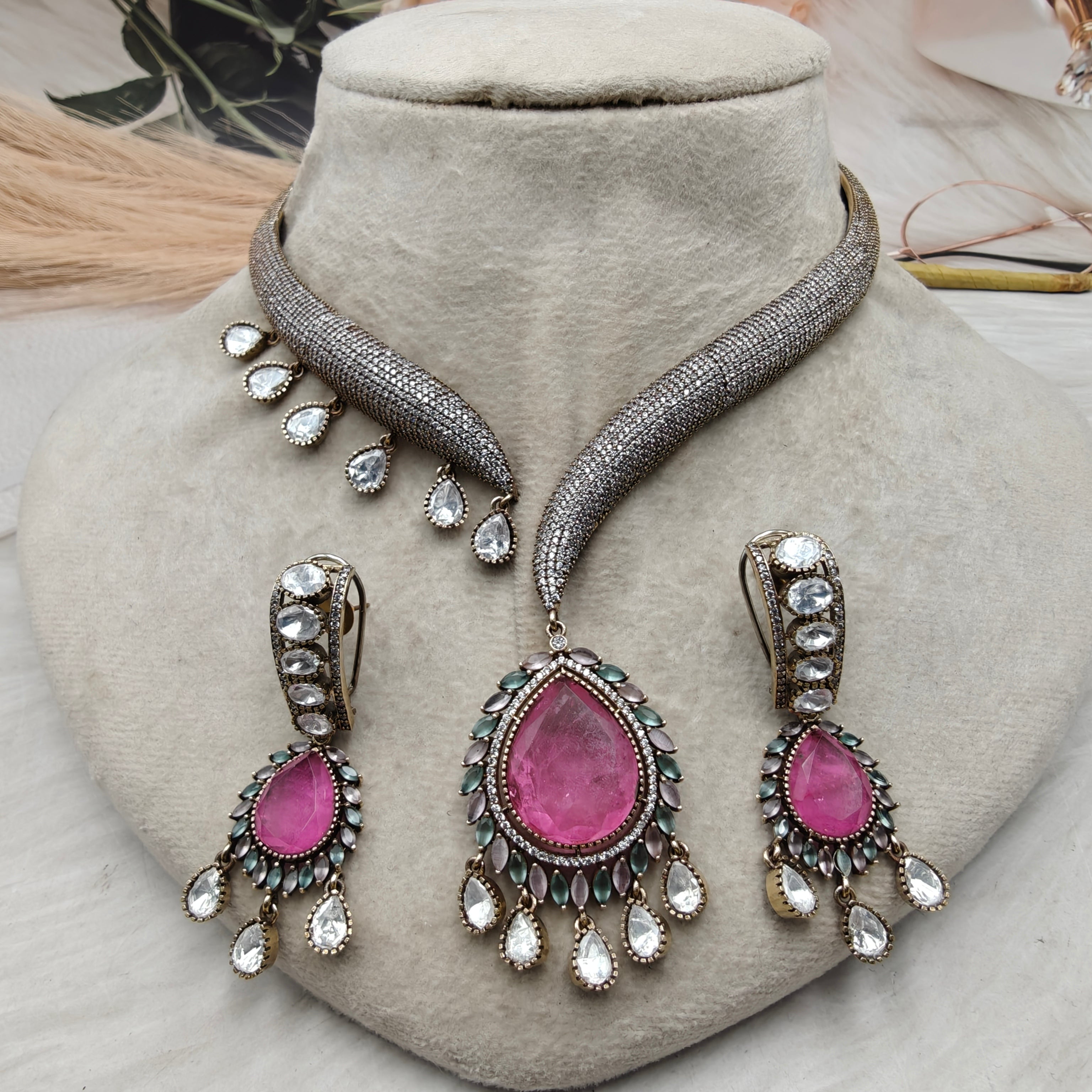 Koena Doublet Hasli Necklace Set- Pink Mint