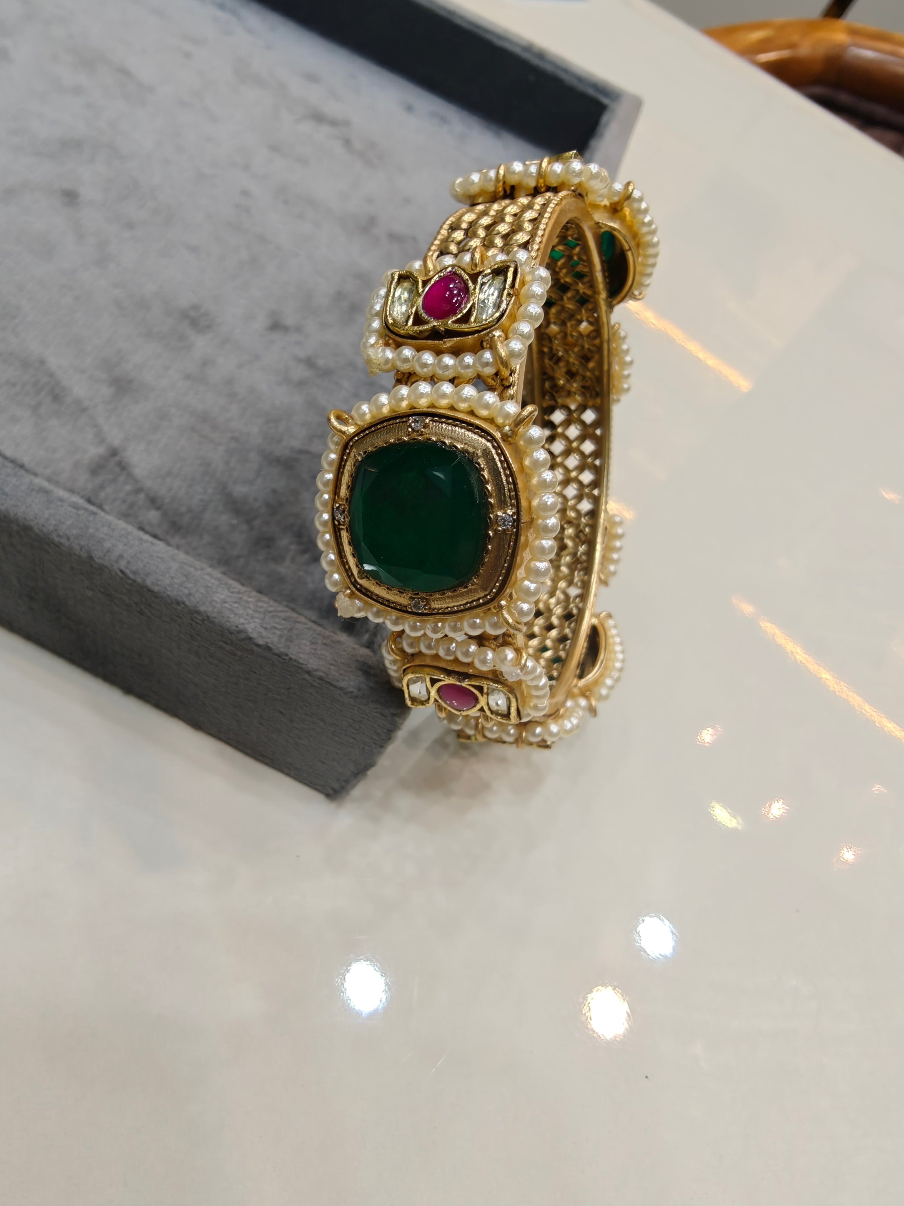Varsha Handcrafted Brass Fusion Pachi Kundan Bangle (Single)-Emerald Green Ruby