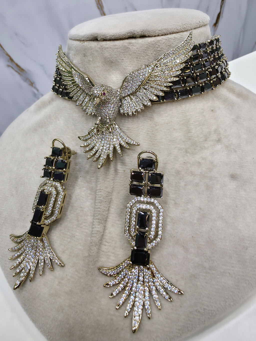 Free Spirit Flying Bird Collar Choker Necklace Set- Black
