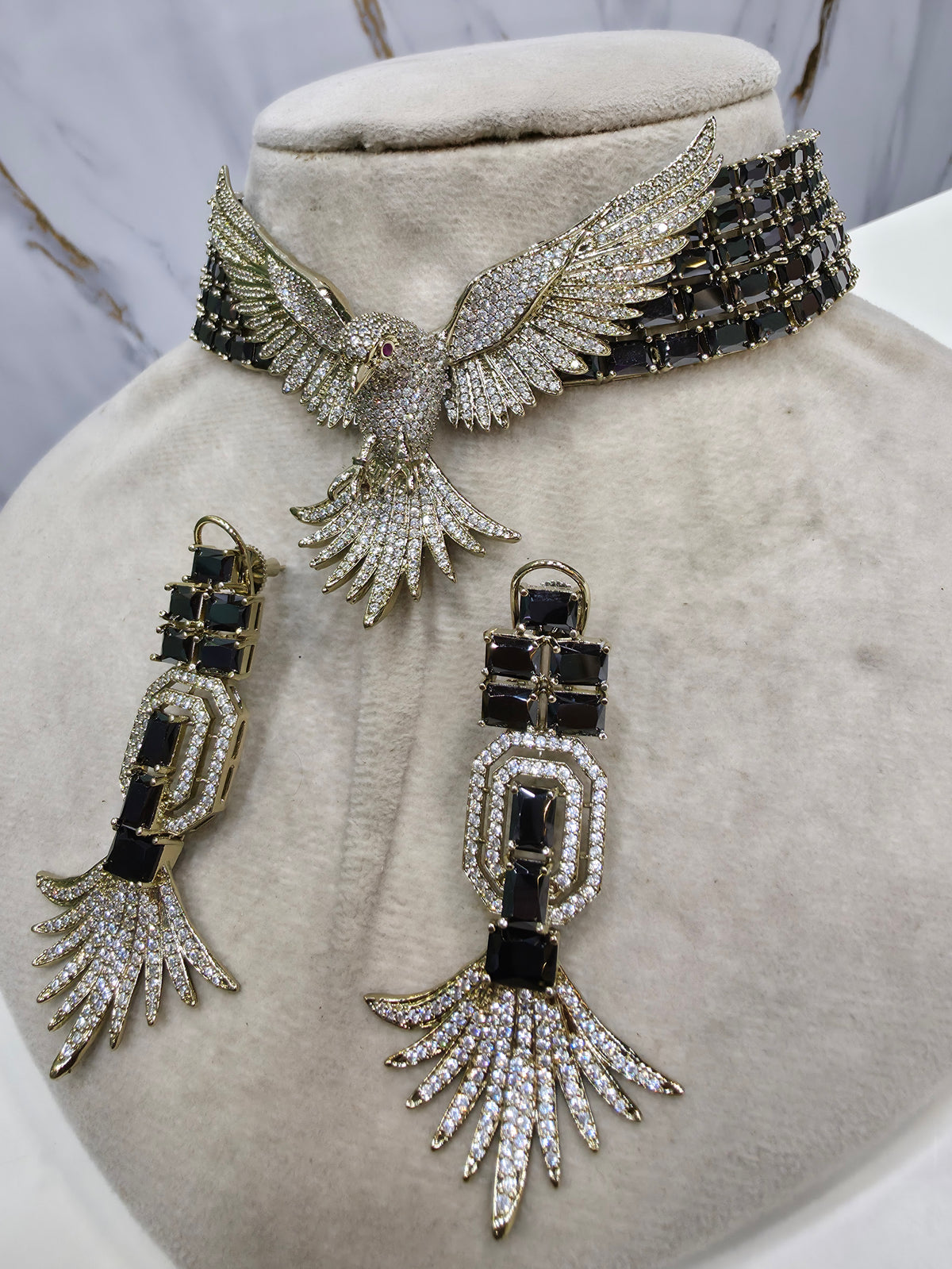 Free Spirit Flying Bird Collar Choker Necklace Set- Black