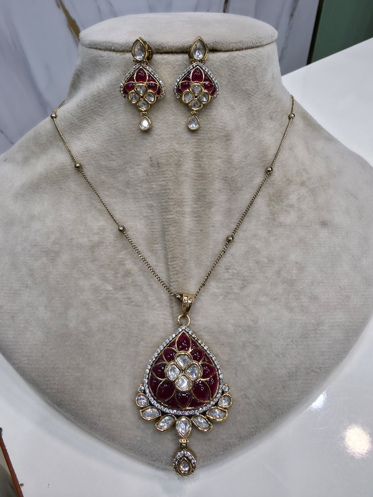 Aariz Epoxy Moissanite Polki Pendant Set- Ruby
