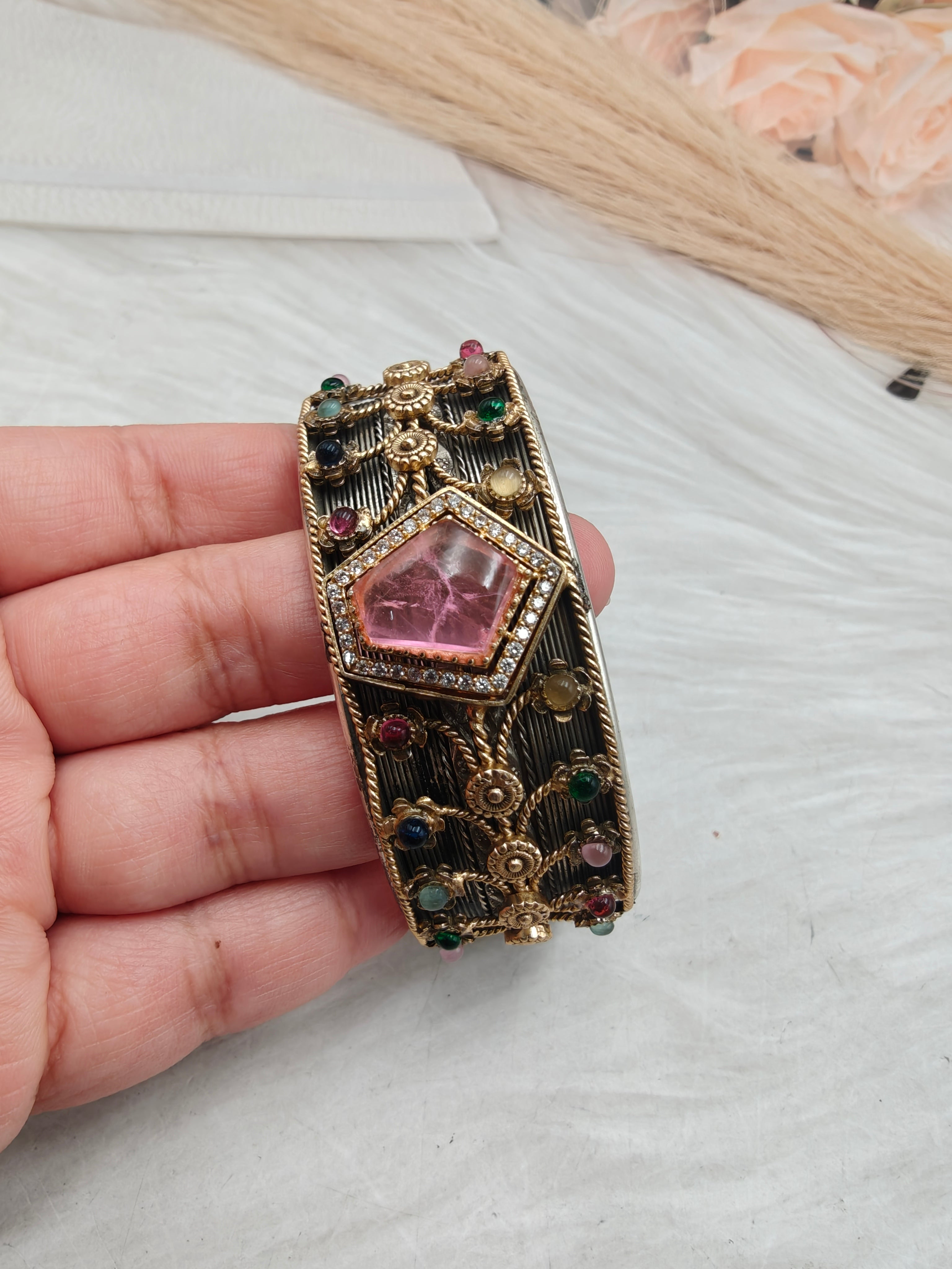 Meenakshi Dual Tone Handcrafted Doublet Handcuff- Pink