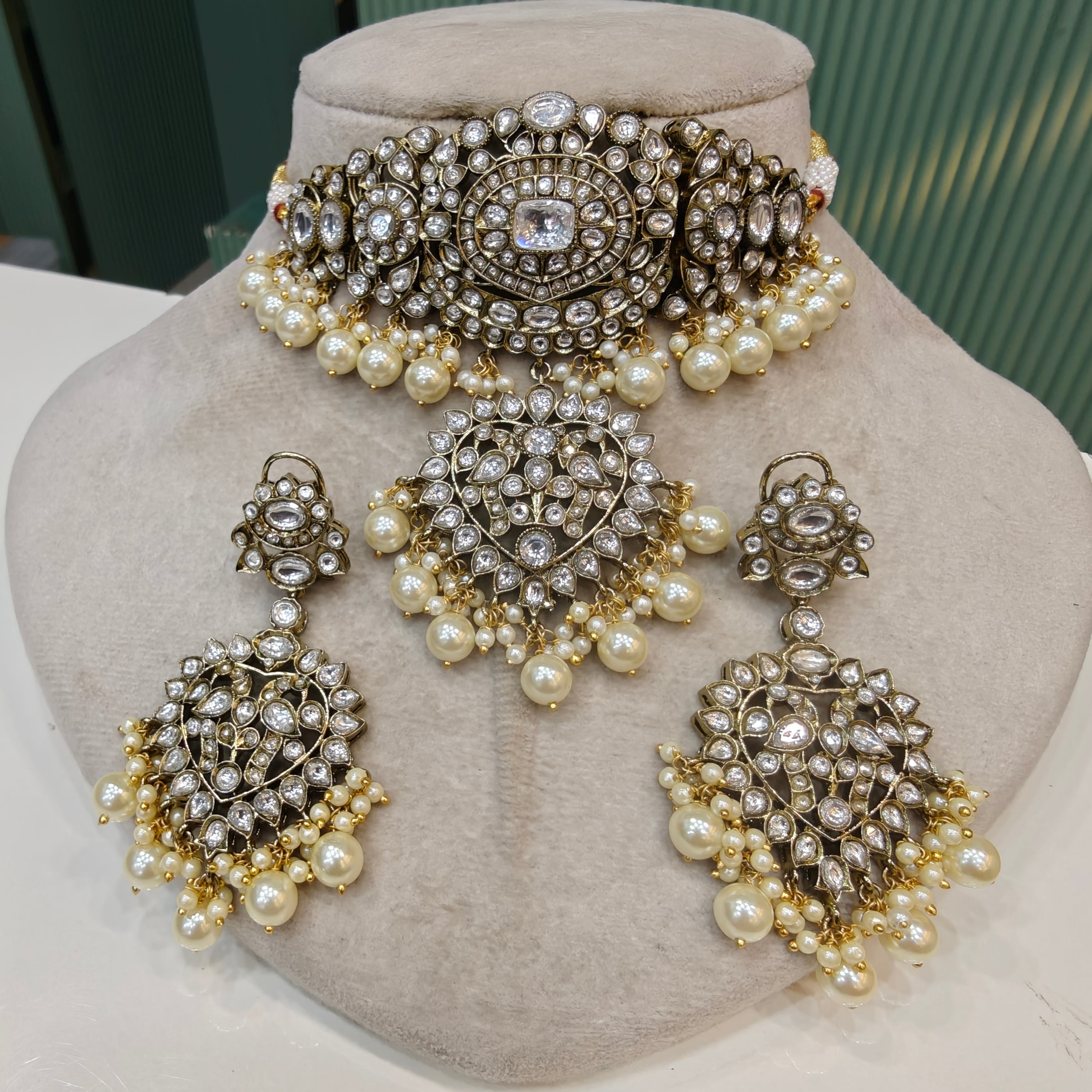 Ritara Kundan Victorian Pearl Choker Set