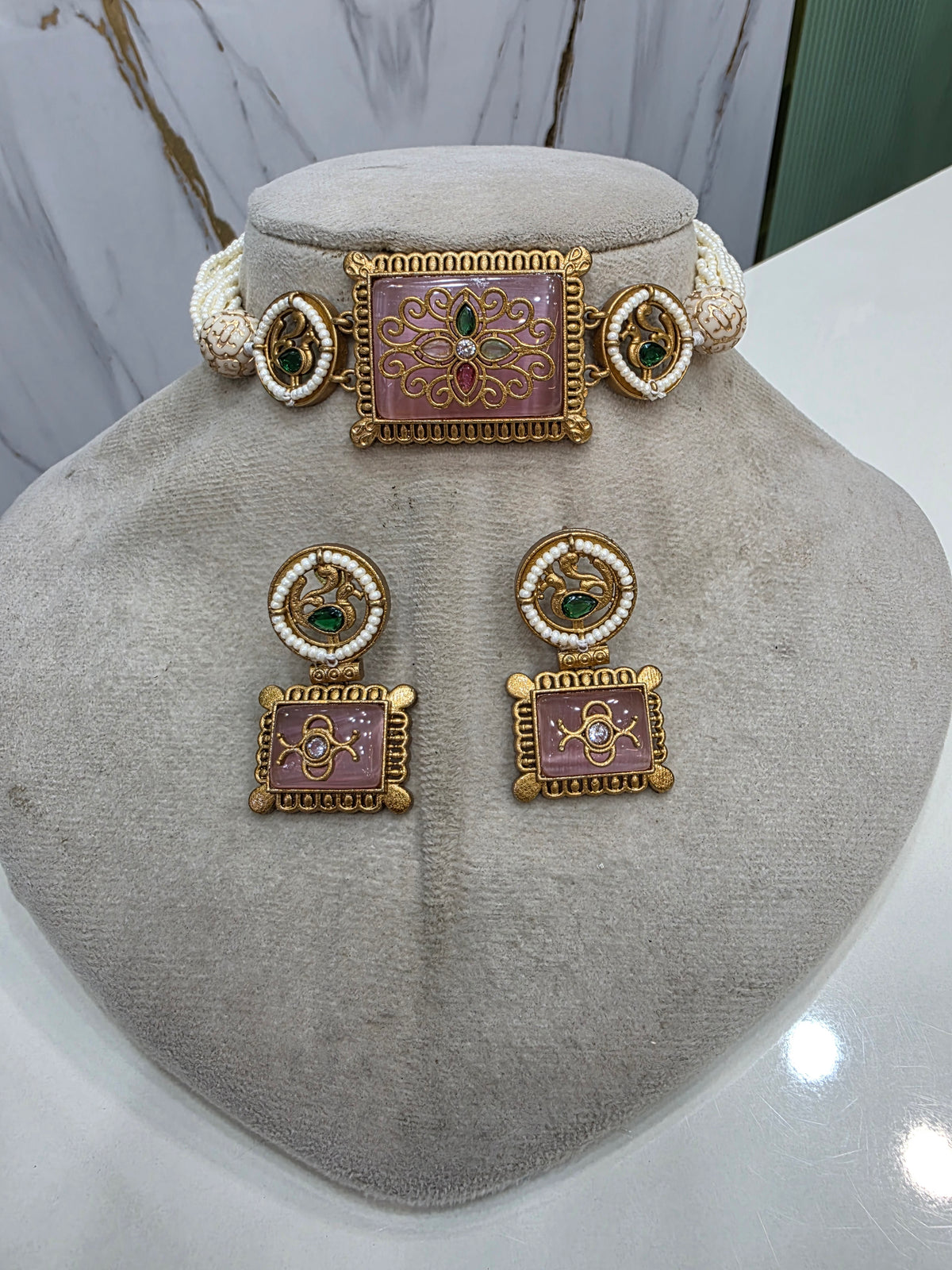 Aditi Holdali Choker Set- Pink