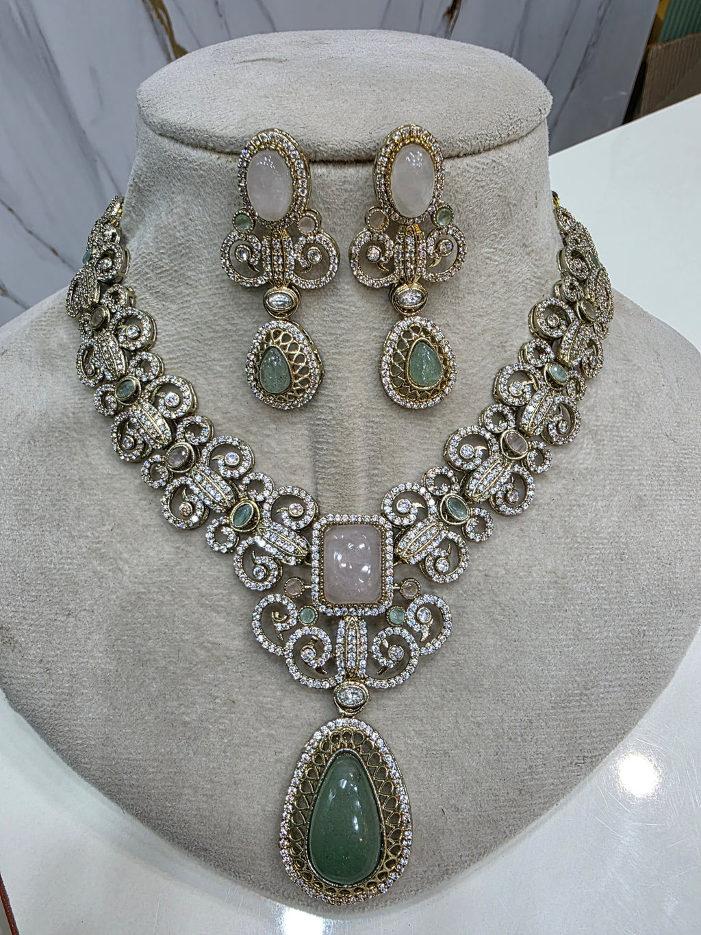 Qasr Natural Stone Sabya Inspired Necklace Set Mint and Soft Pink