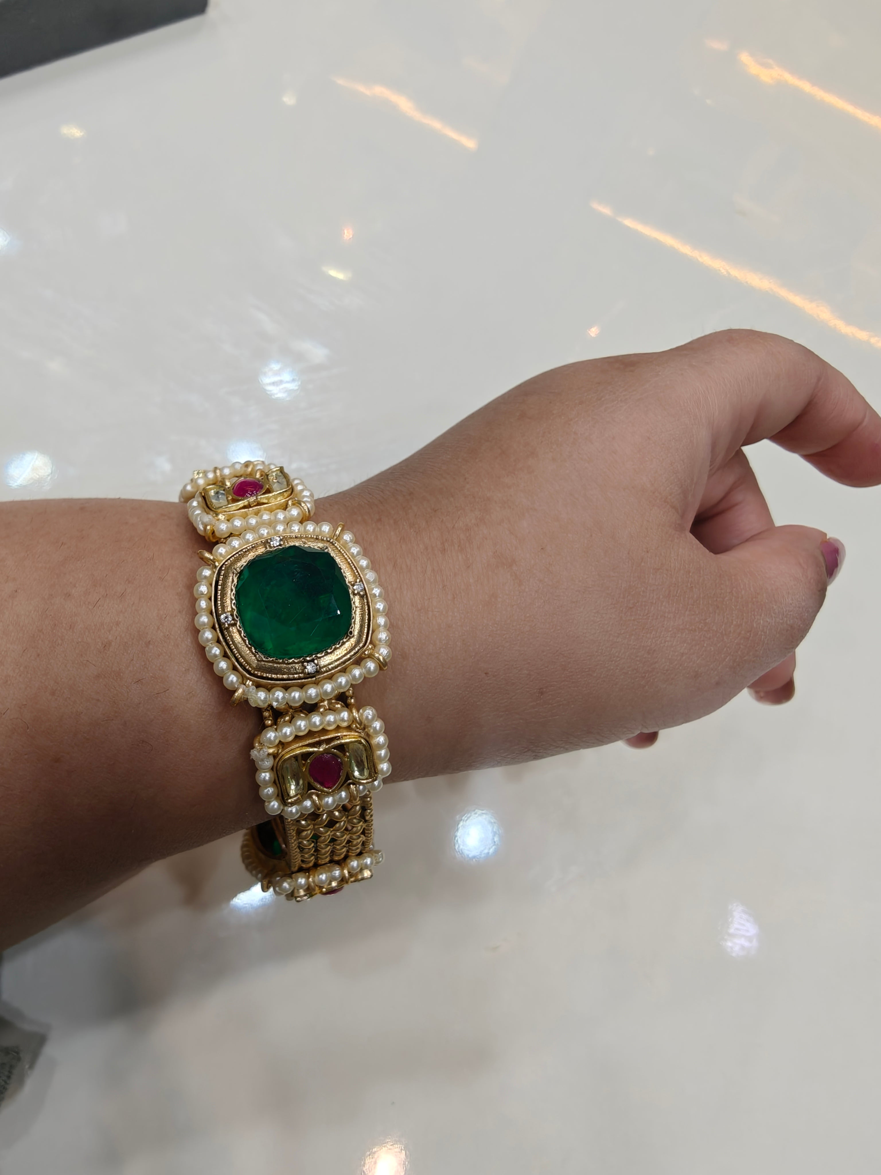 Varsha Handcrafted Brass Fusion Pachi Kundan Bangle (Single)-Emerald Green Ruby