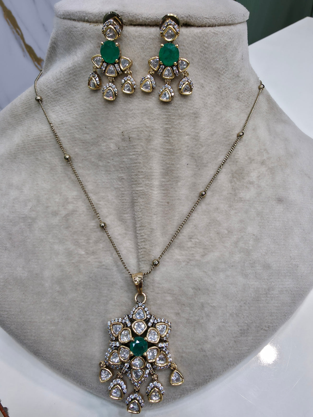 Shagna Doublet Moissanite Pendant Set- Emerald